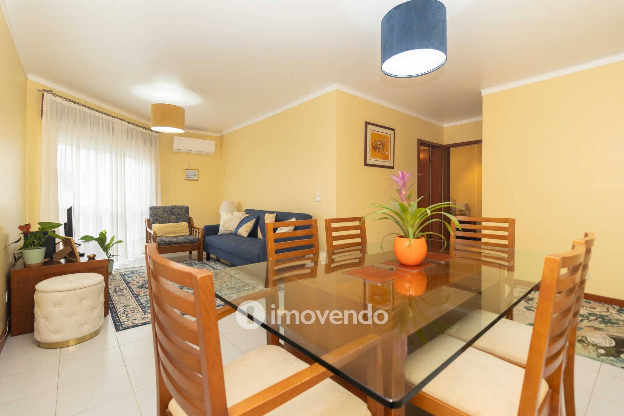 Apartamento T2 com áreas generosas e varanda, em Setúbal