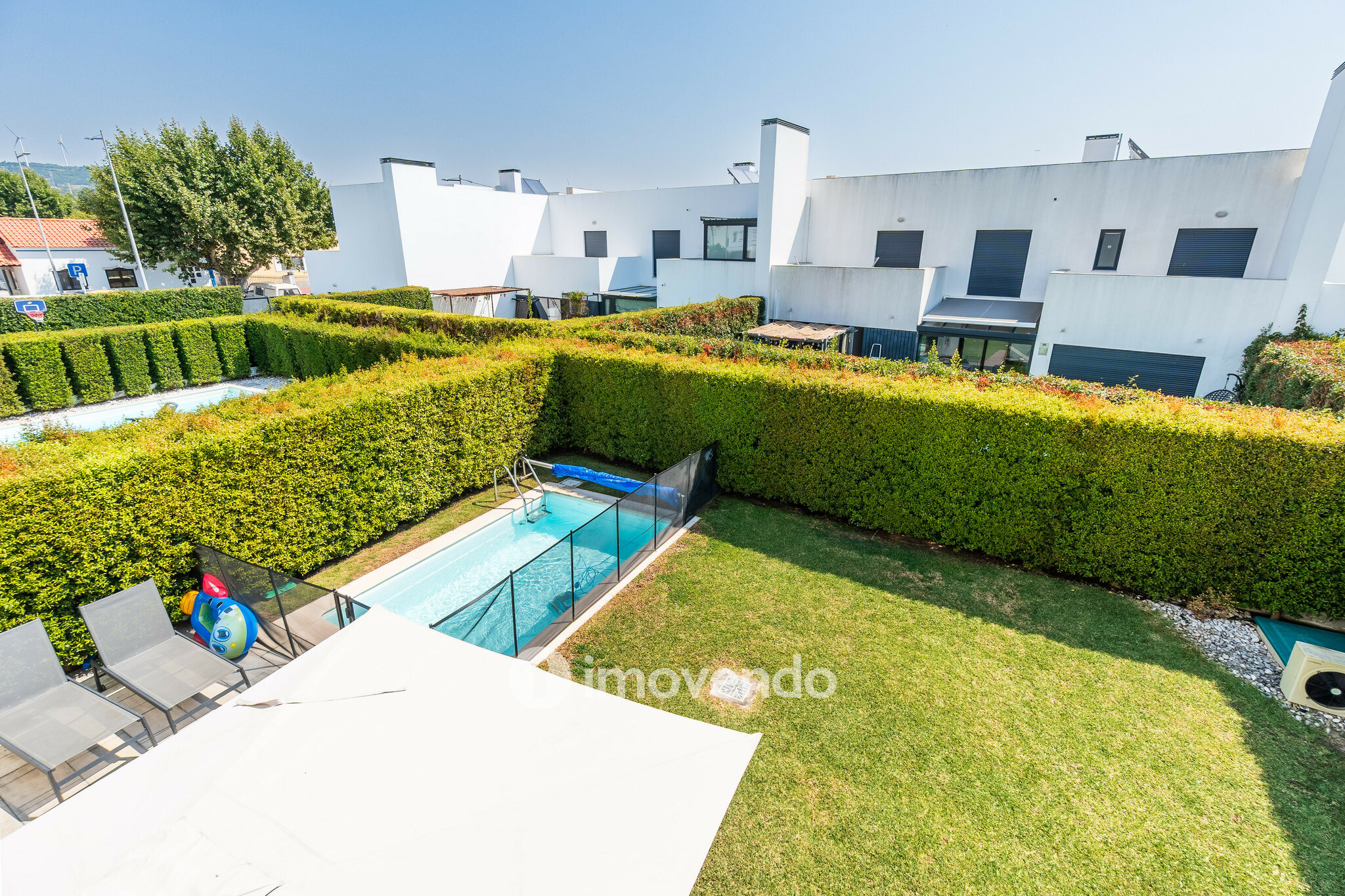 Moradia T3 moderna, com piscina e garagem, em Santo Antão do Tojal