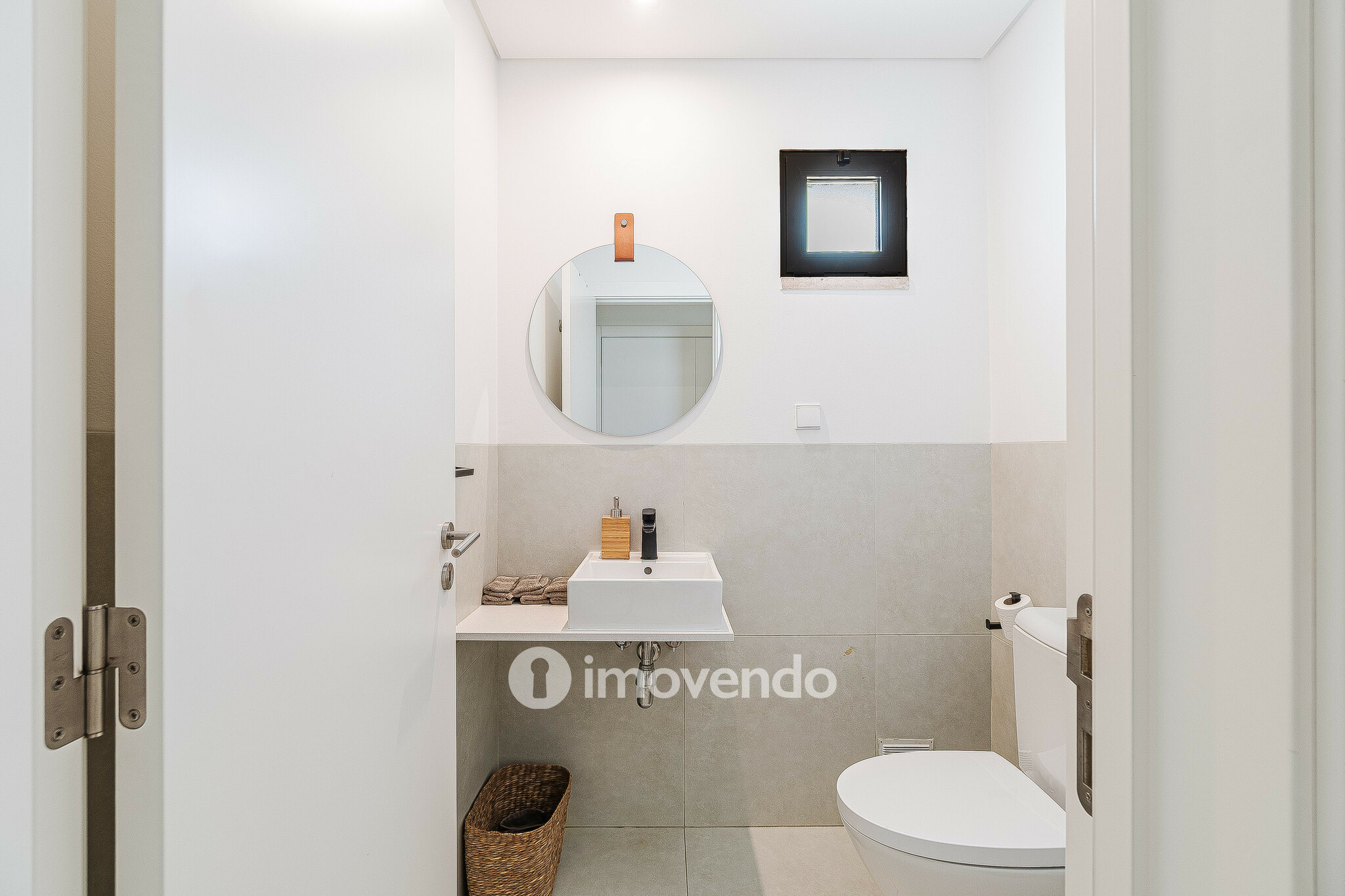 Moradia T3 moderna, com piscina e garagem, em Santo Antão do Tojal