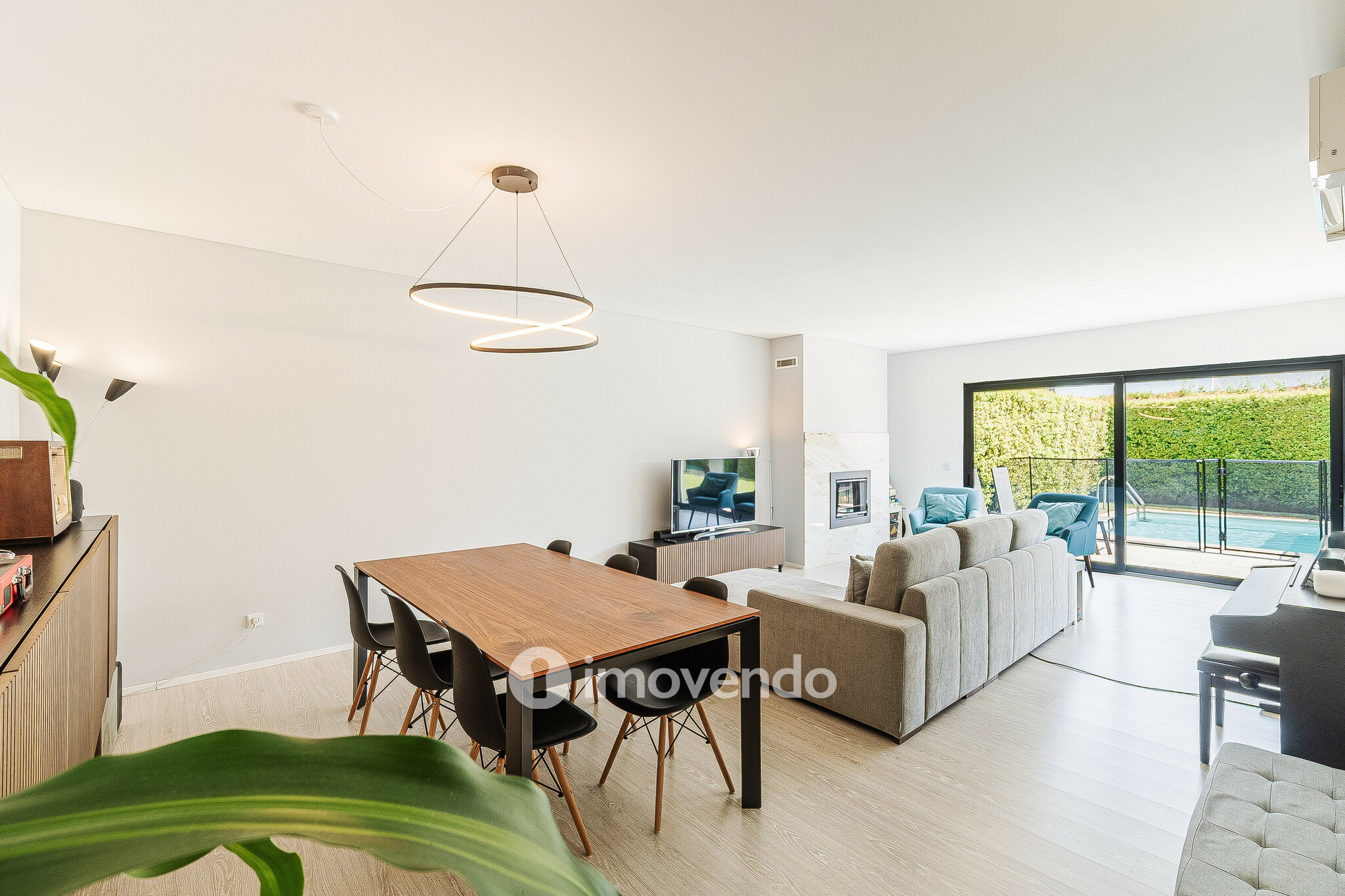 Moradia T3 moderna, com piscina e garagem, em Santo Antão do Tojal