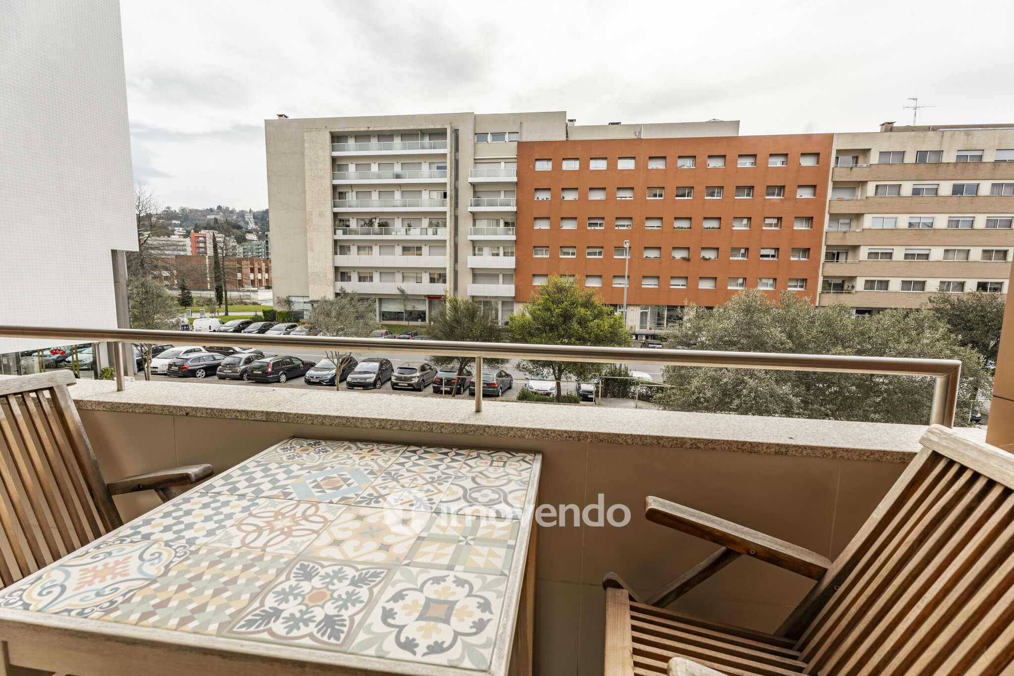 Apartamento T3, com áreas amplas e garagem, em Braga