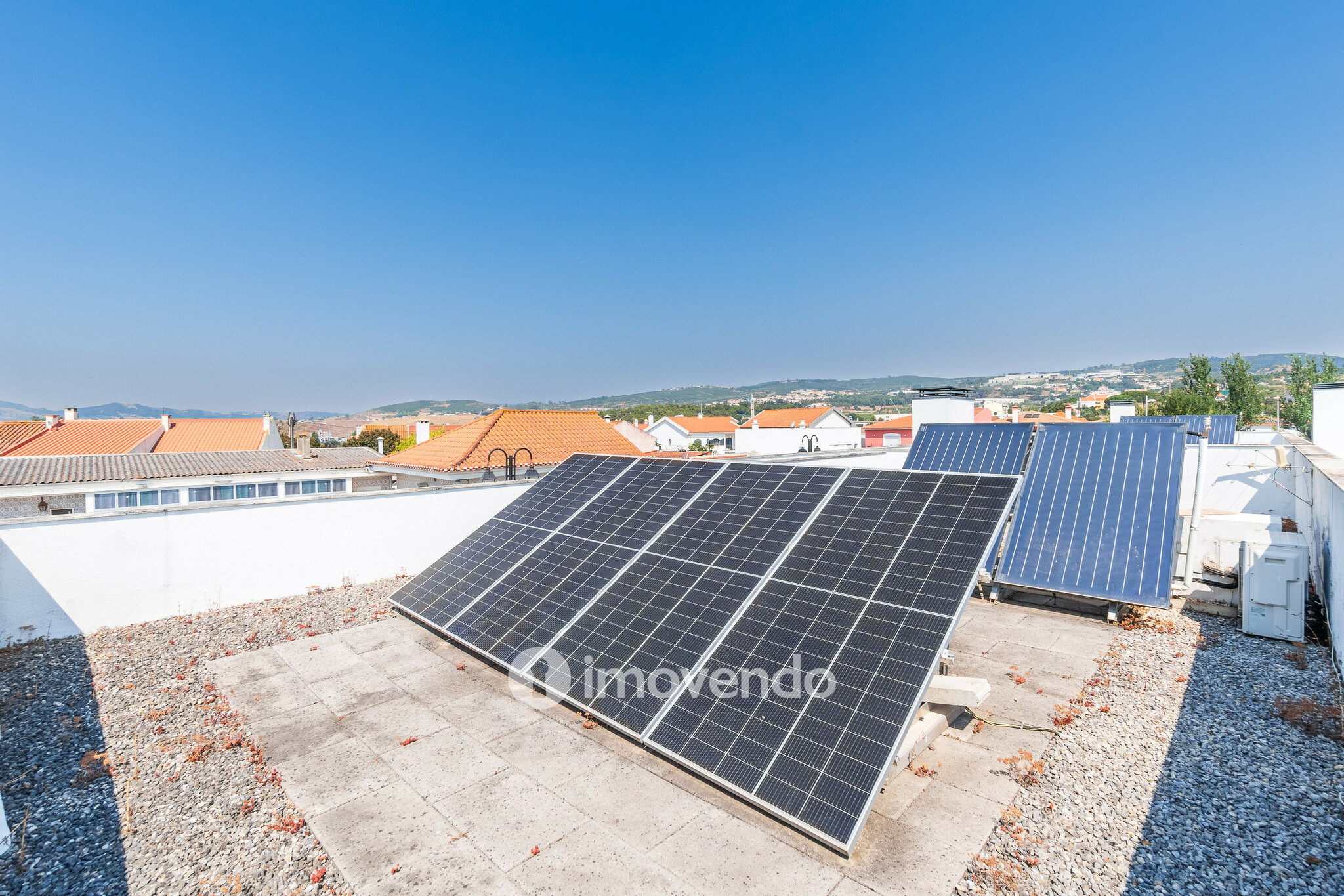 Moradia T3 moderna, com piscina e garagem, em Santo Antão do Tojal