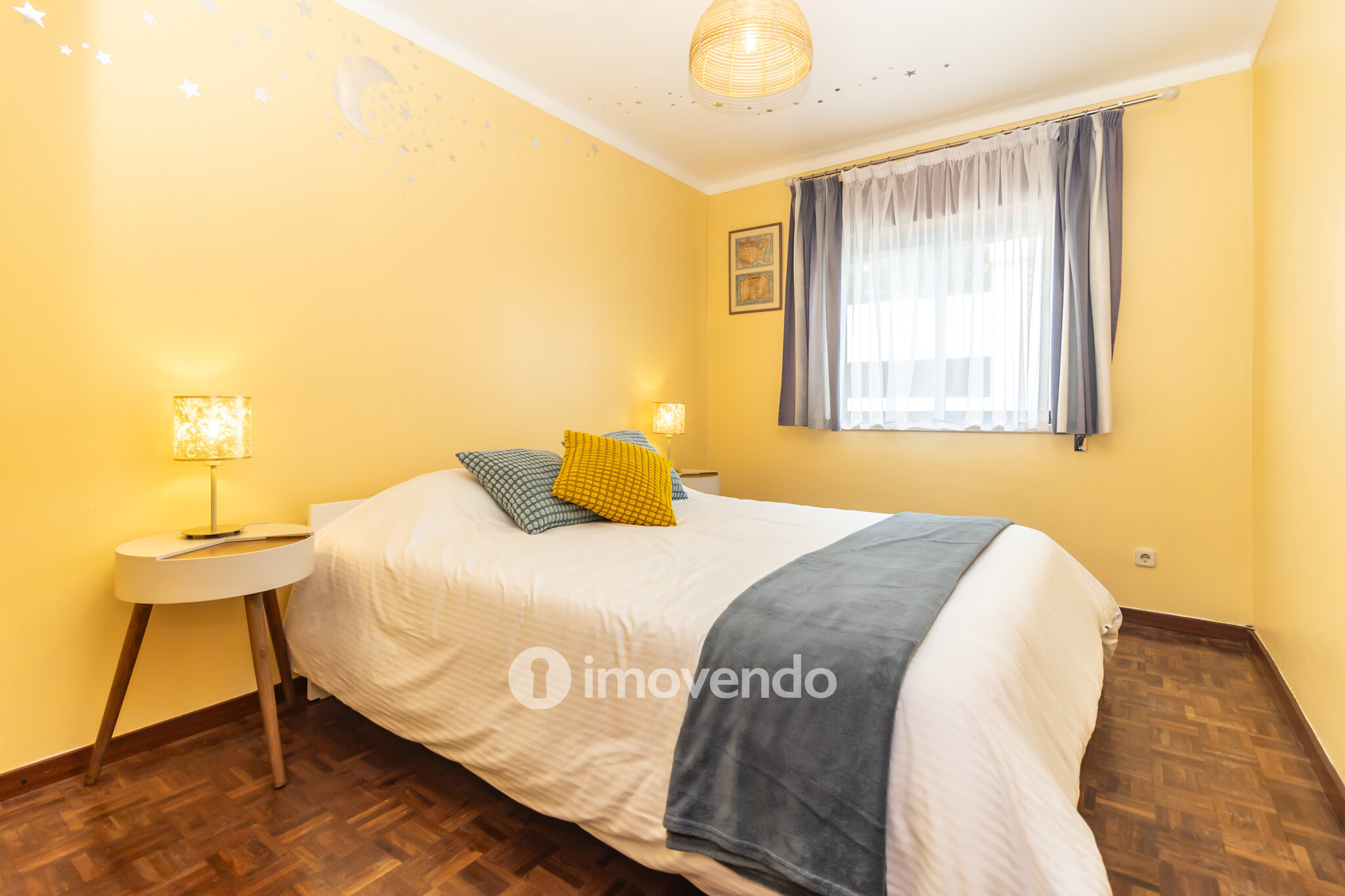 Apartamento T2 com áreas generosas e varanda, em Setúbal