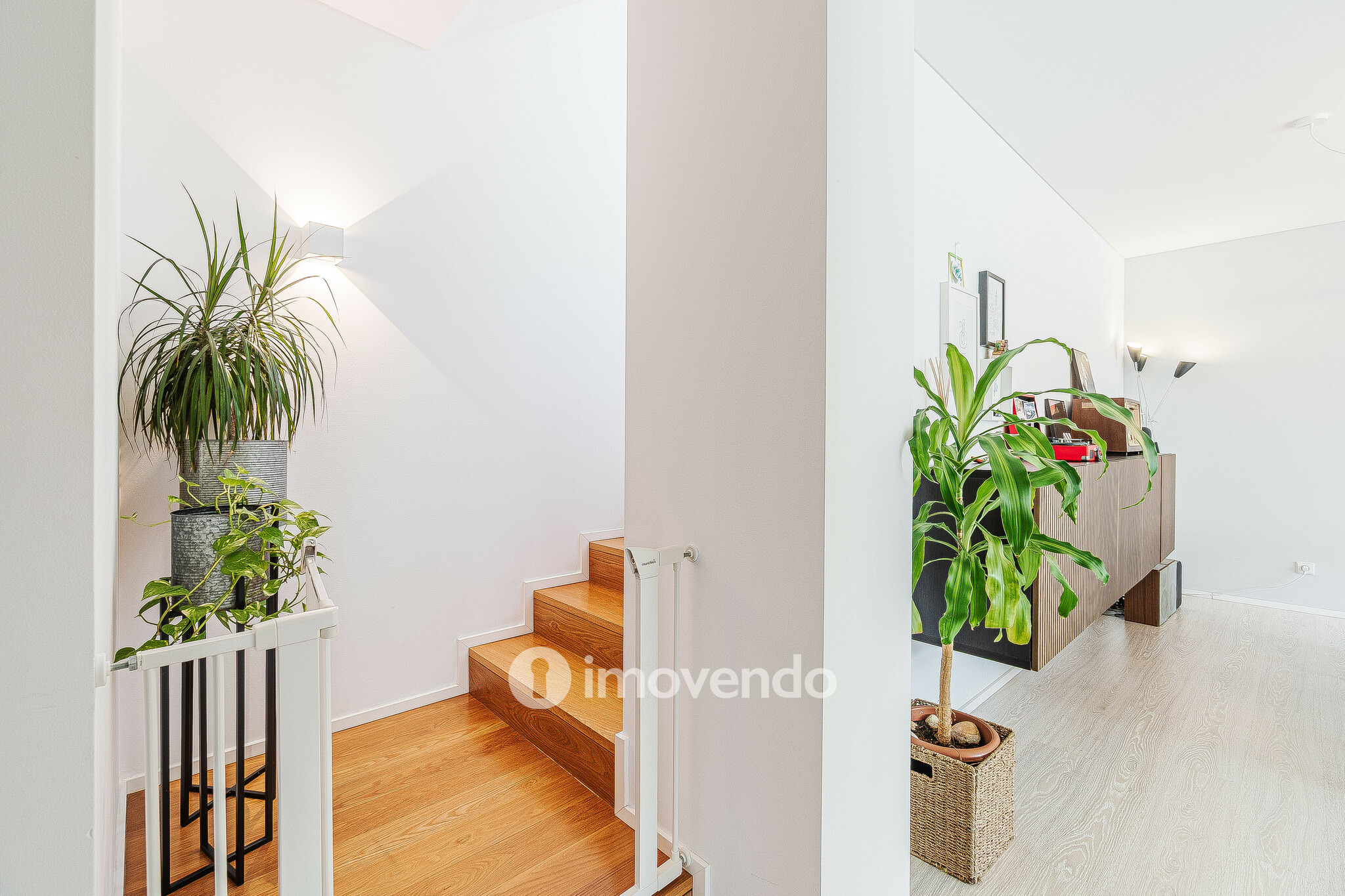 Moradia T3 moderna, com piscina e garagem, em Santo Antão do Tojal