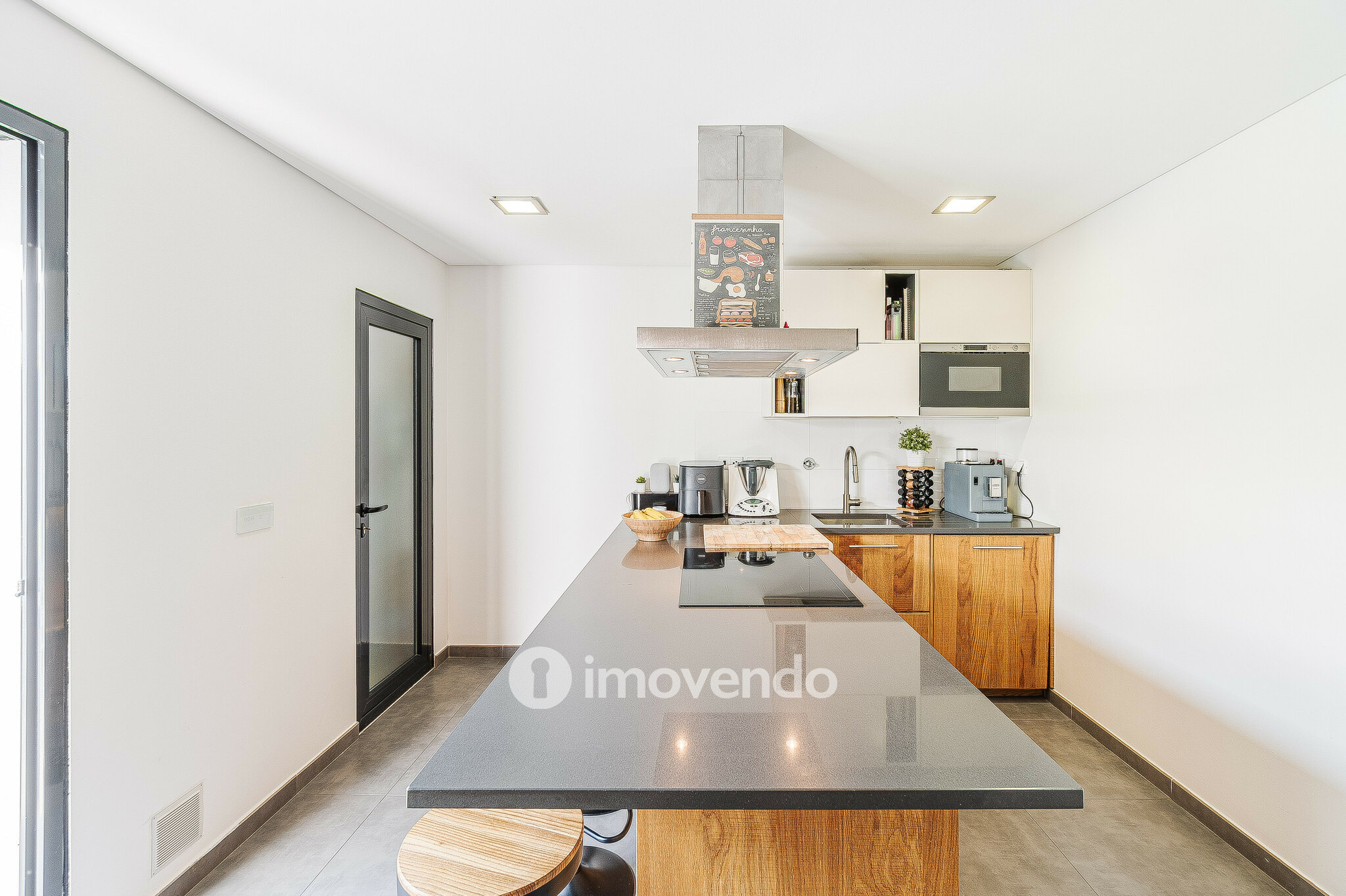 Moradia T3 moderna, com piscina e garagem, em Santo Antão do Tojal