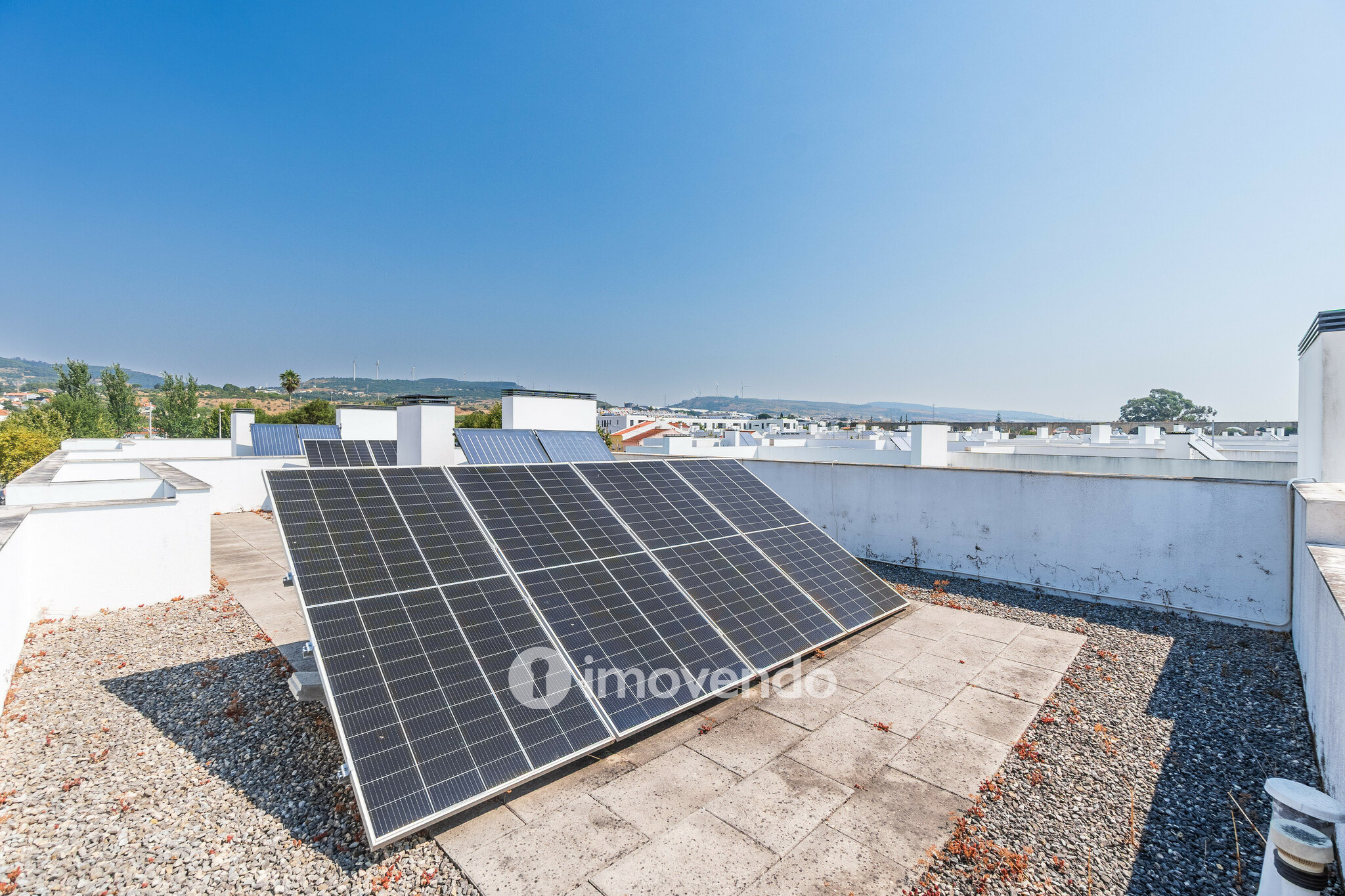 Moradia T3 moderna, com piscina e garagem, em Santo Antão do Tojal