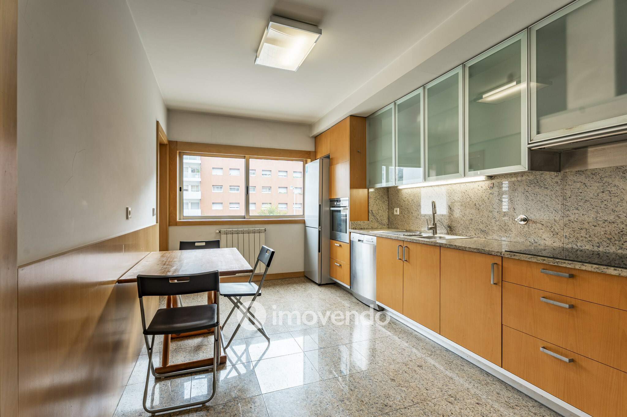 Apartamento T3, com áreas amplas e garagem, em Braga