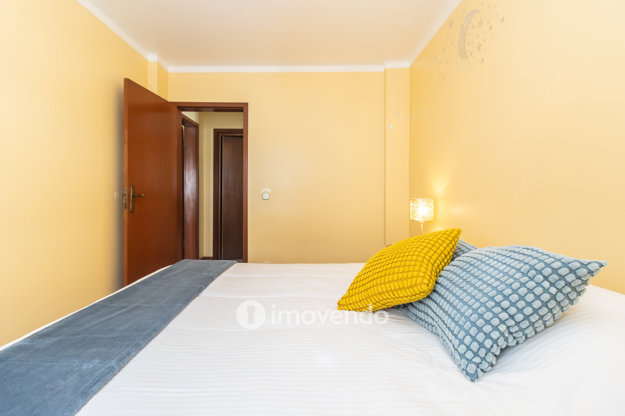 Apartamento T2 com áreas generosas e varanda, em Setúbal