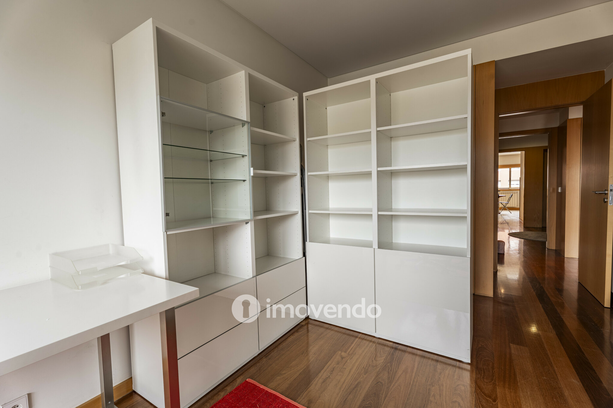 Apartamento T3, com áreas amplas e garagem, em Braga