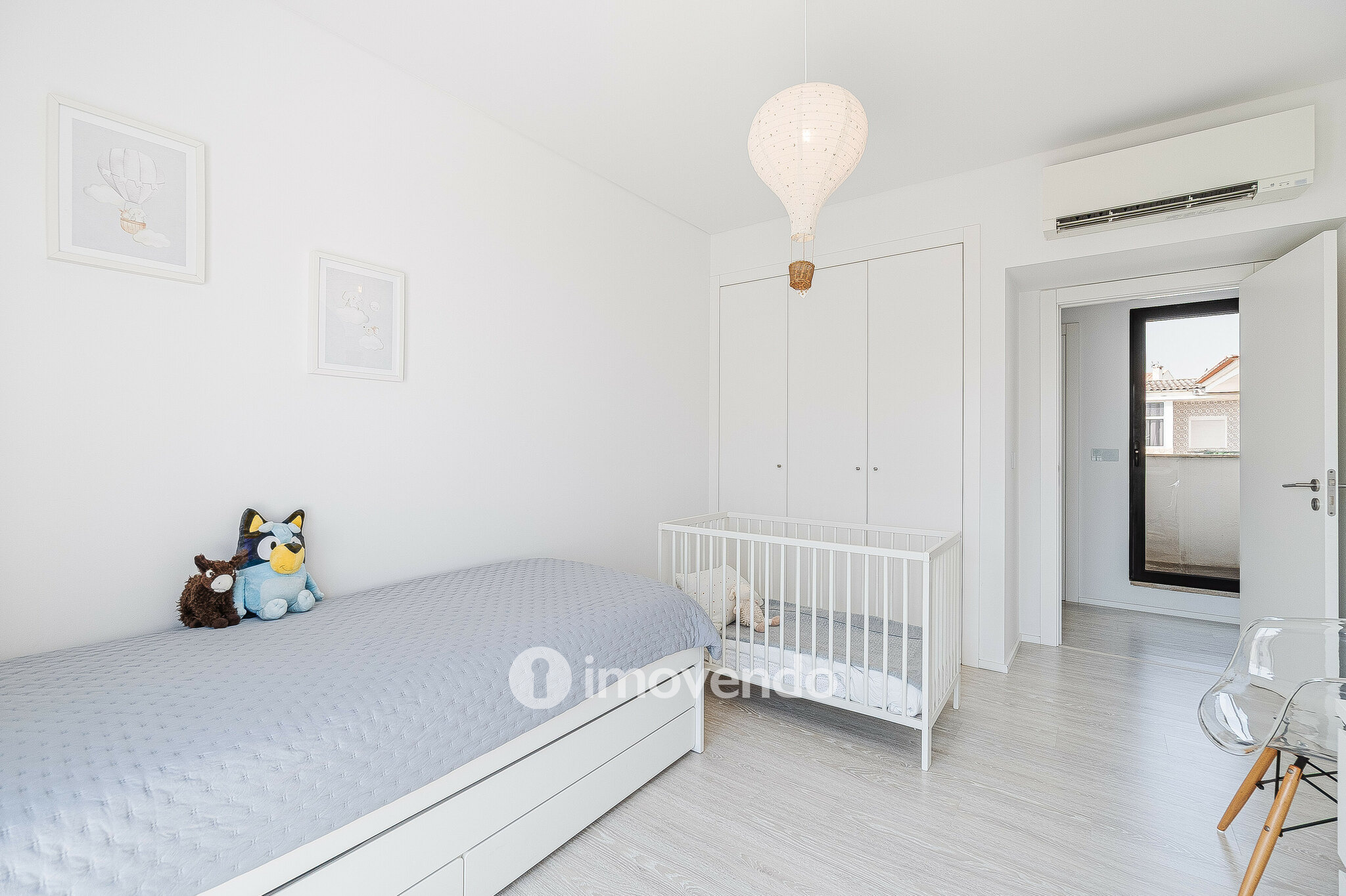 Moradia T3 moderna, com piscina e garagem, em Santo Antão do Tojal