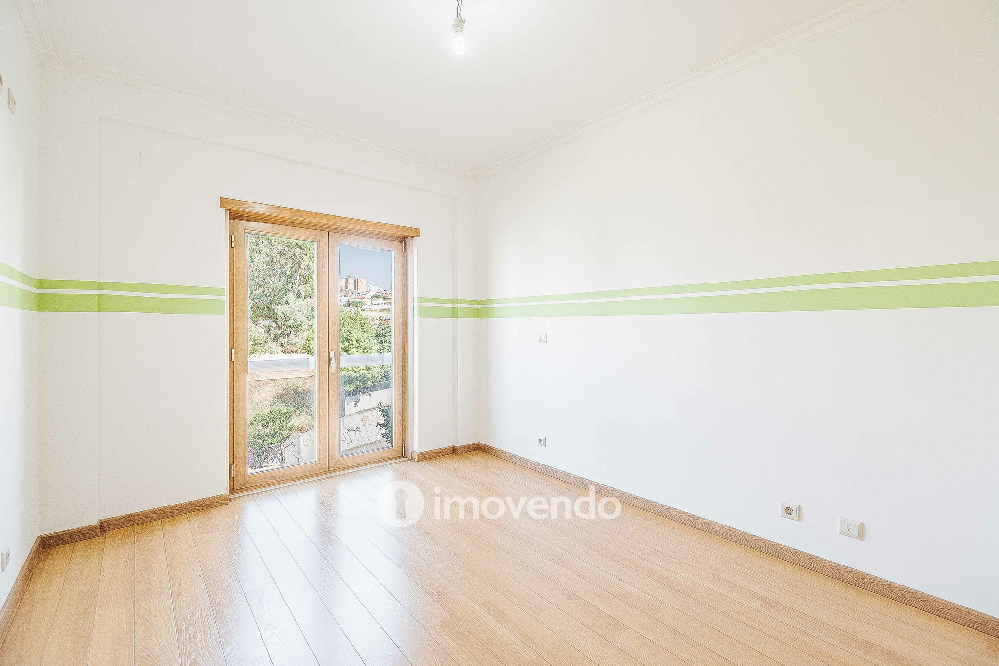 Apartamento T2 moderno, com estacionamento, na Póvoa de Santo Adrião