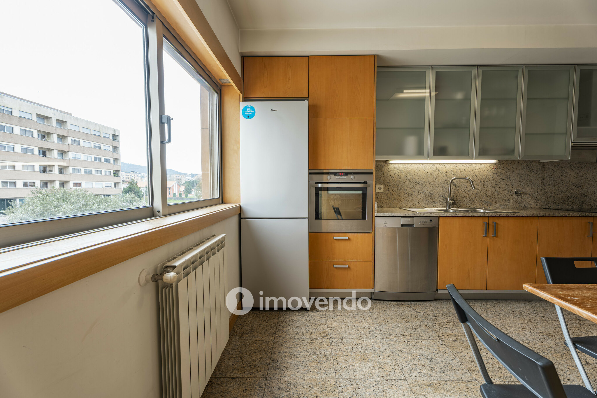 Apartamento T3, com áreas amplas e garagem, em Braga
