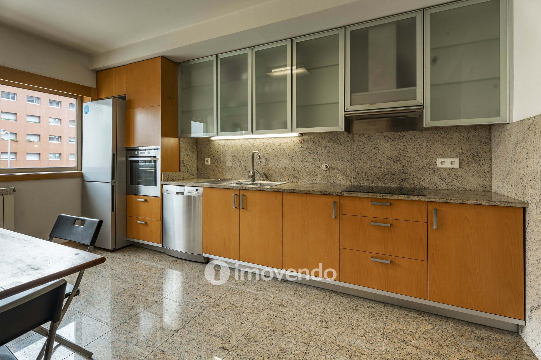 Apartamento T3, com áreas amplas e garagem, em Braga