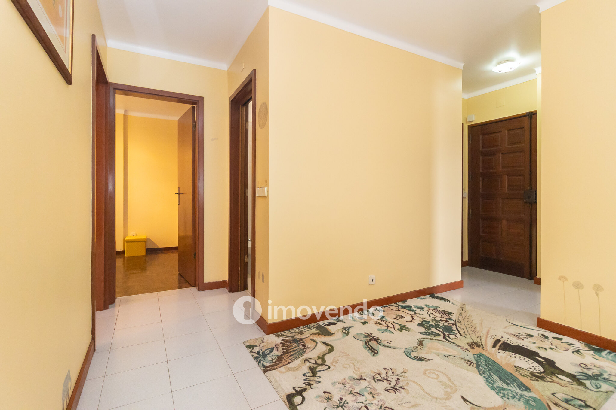 Apartamento T2 com áreas generosas e varanda, em Setúbal