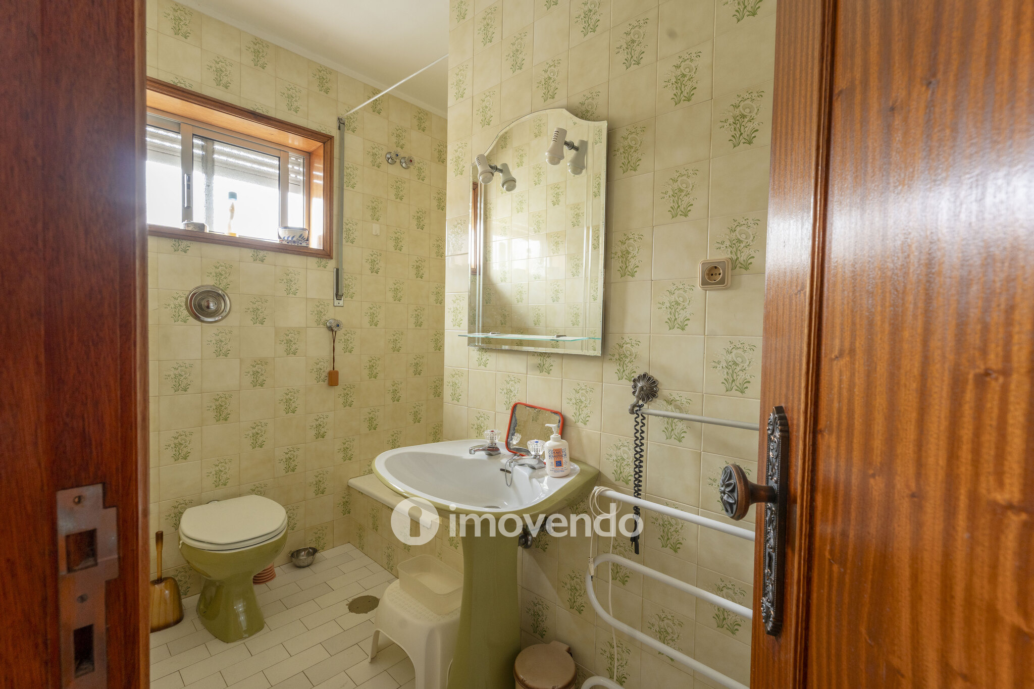 Moradia T4 com garagem, em Vila Nova da Telha, na Maia