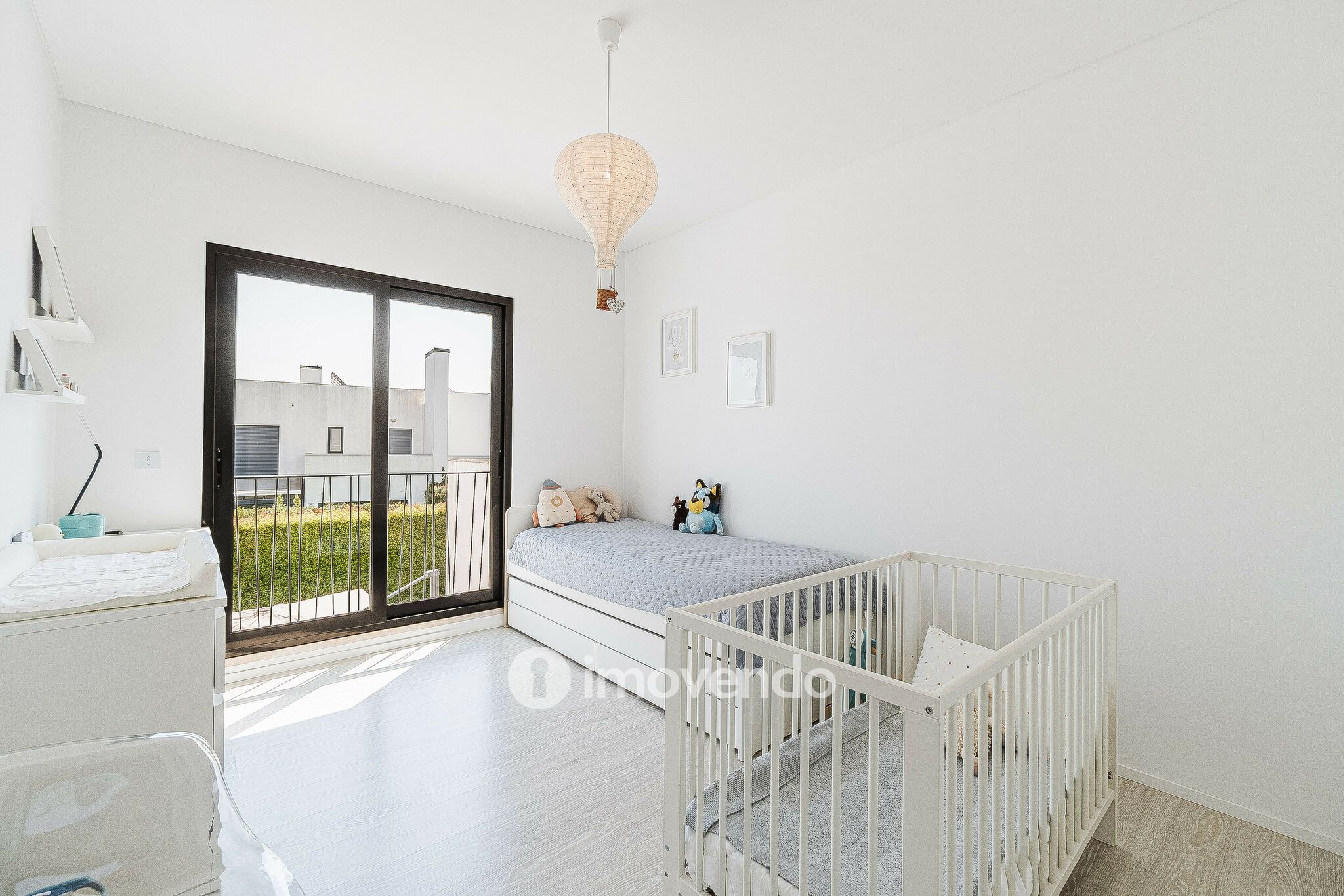 Moradia T3 moderna, com piscina e garagem, em Santo Antão do Tojal