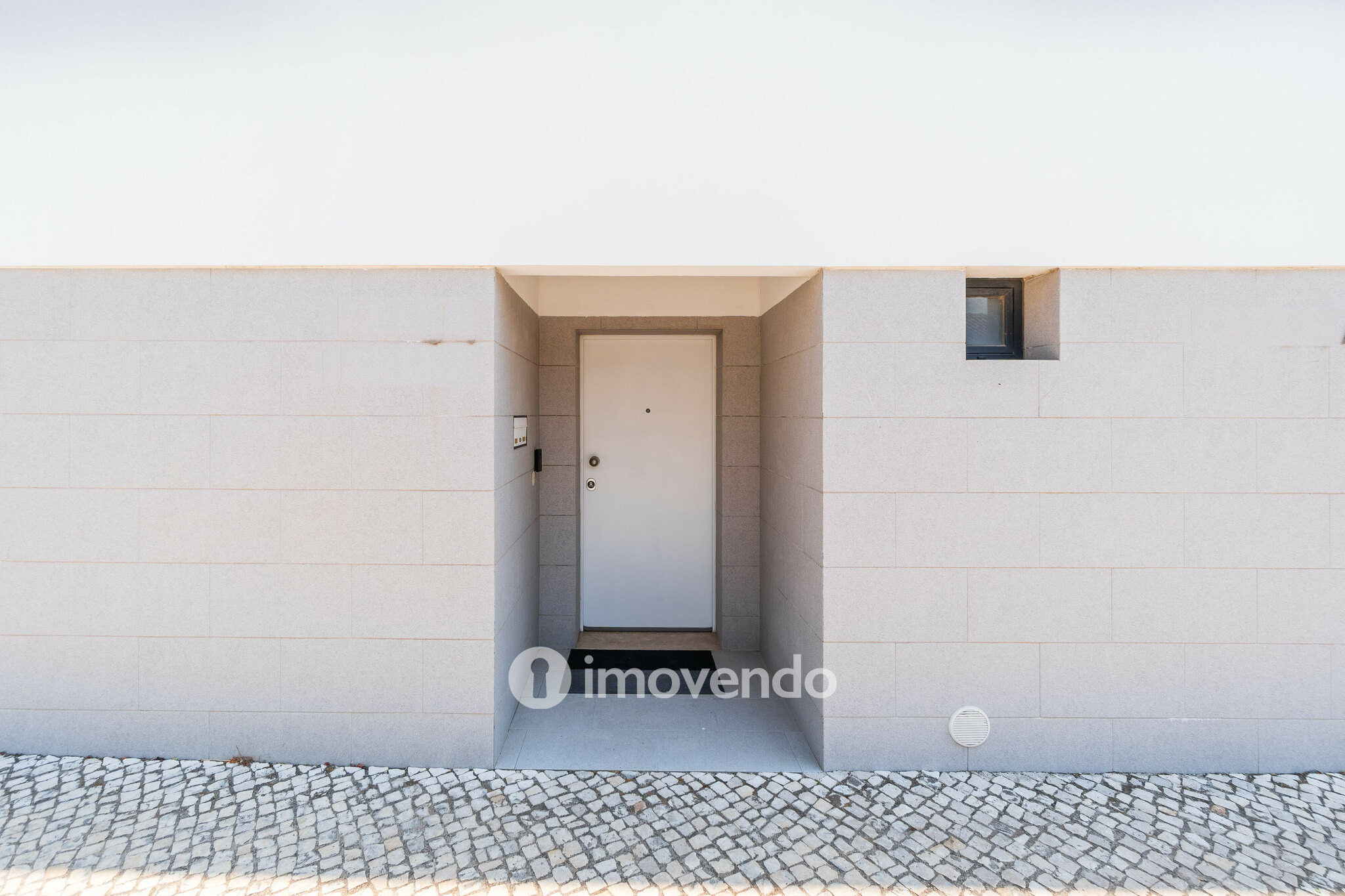 Moradia T3 moderna, com piscina e garagem, em Santo Antão do Tojal