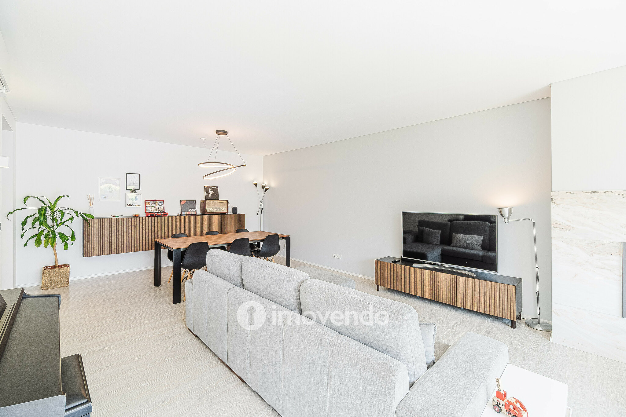 Moradia T3 moderna, com piscina e garagem, em Santo Antão do Tojal