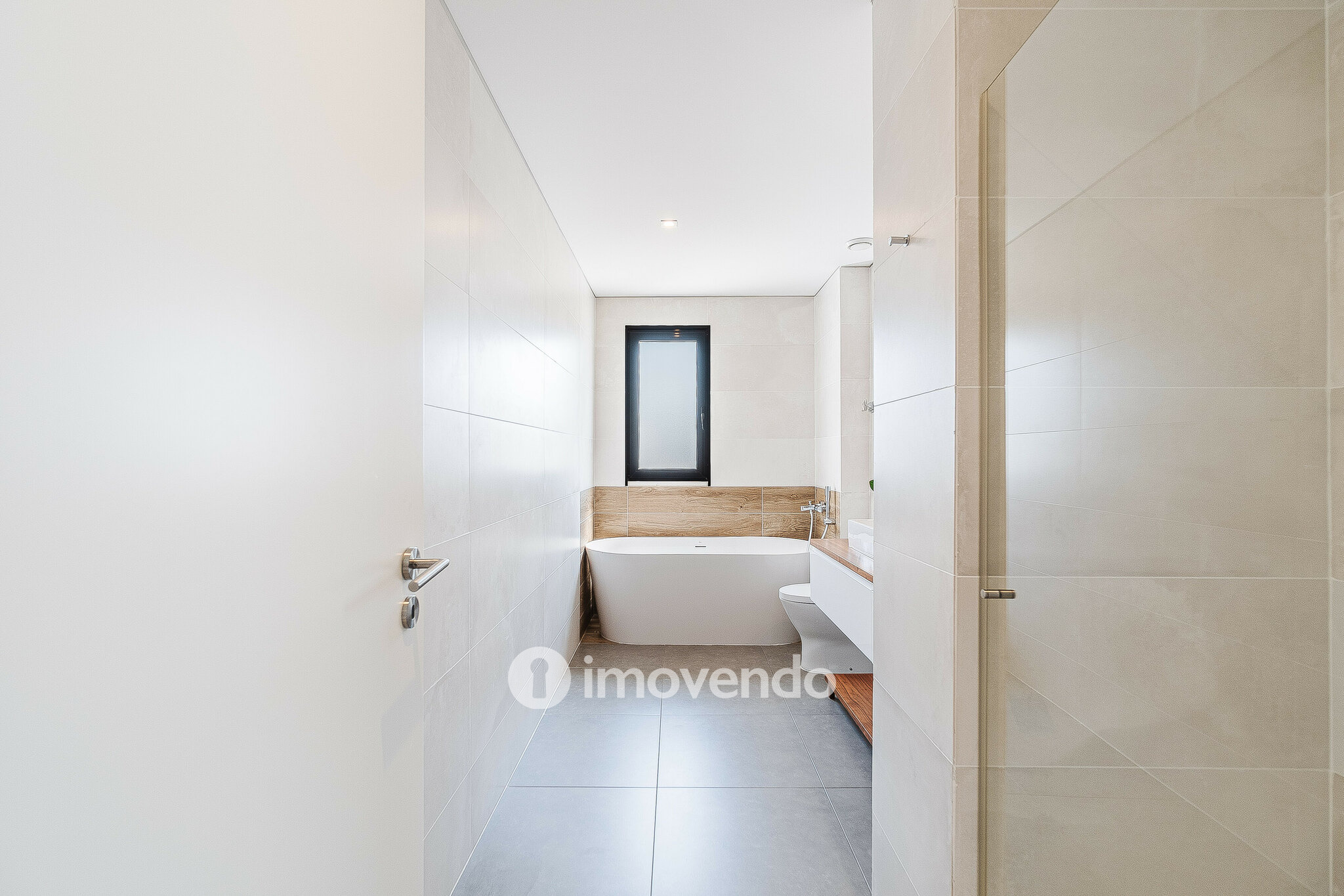 Moradia T3 moderna, com piscina e garagem, em Santo Antão do Tojal