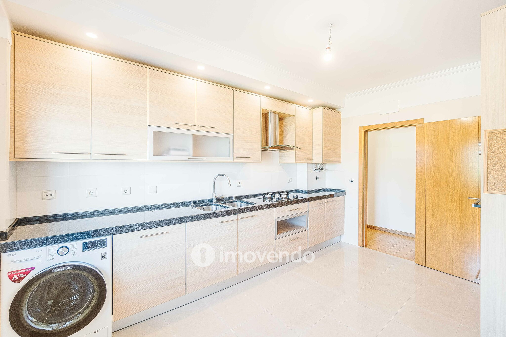 Apartamento T2 moderno, com estacionamento, na Póvoa de Santo Adrião