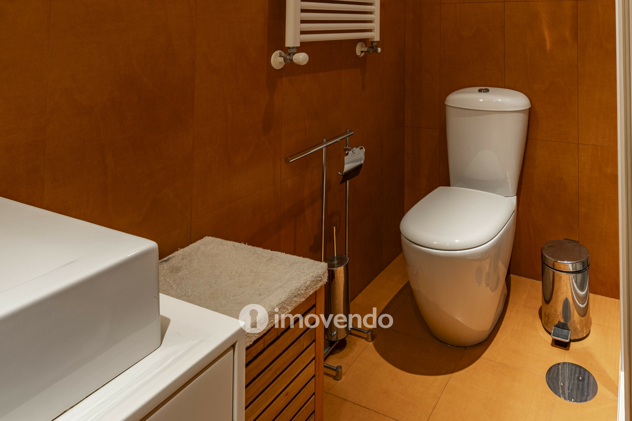 Apartamento T3, com áreas amplas e garagem, em Braga
