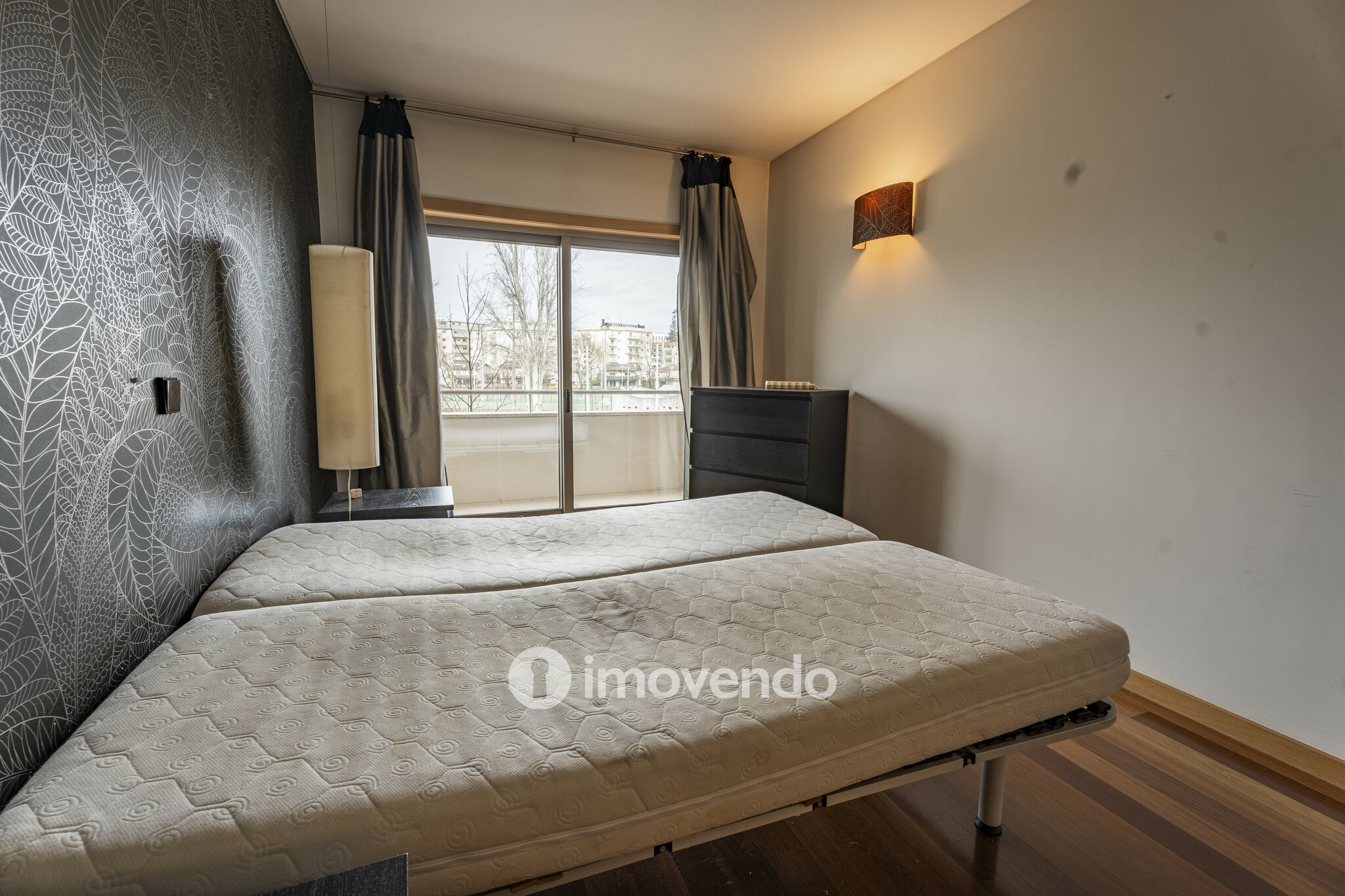 Apartamento T3, com áreas amplas e garagem, em Braga