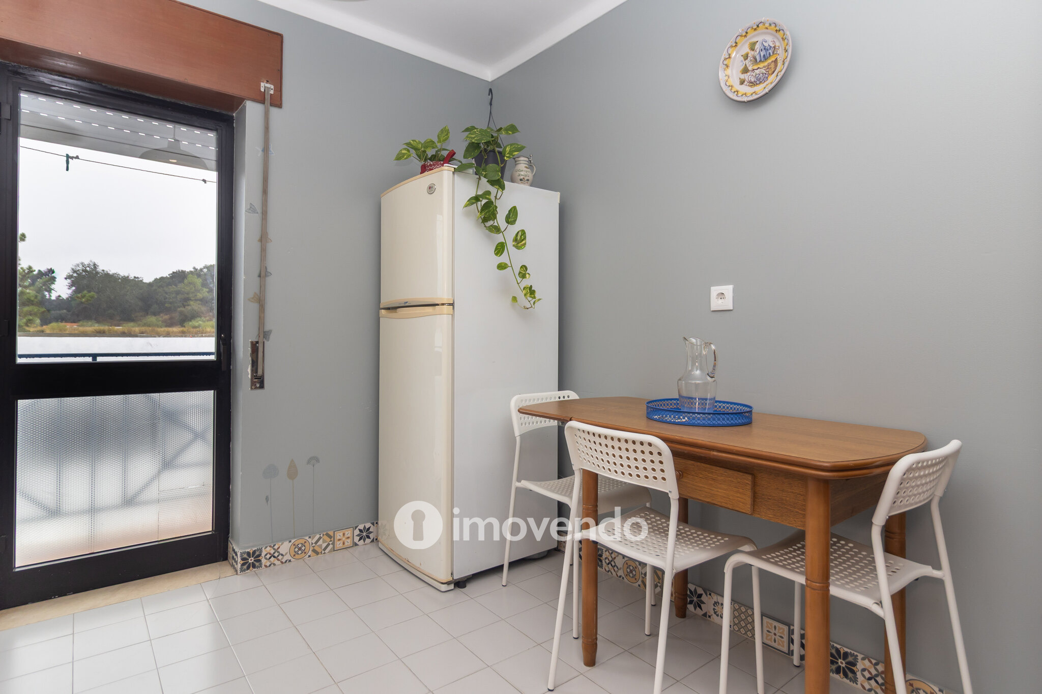 Apartamento T2 com áreas generosas e varanda, em Setúbal