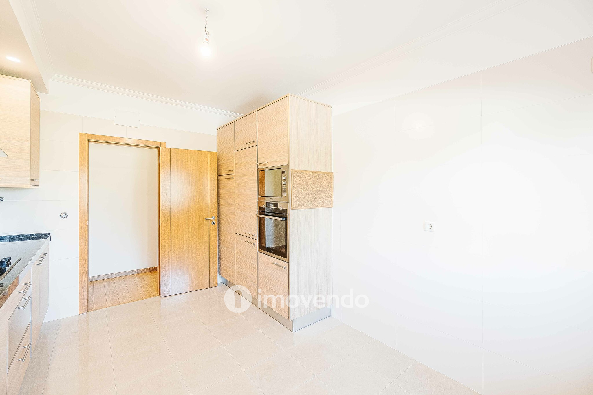Apartamento T2 moderno, com estacionamento, na Póvoa de Santo Adrião