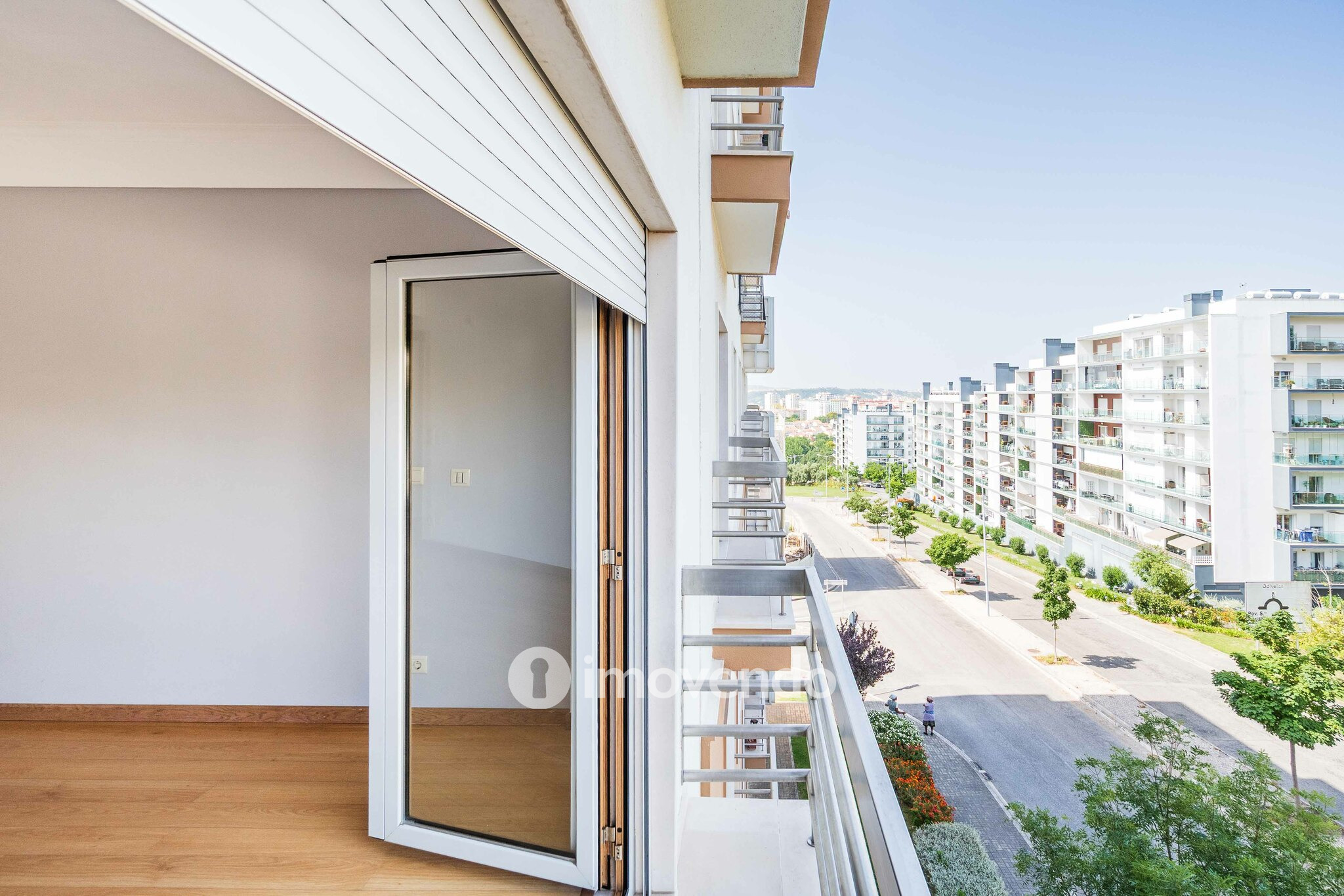 Apartamento T2 moderno, com estacionamento, na Póvoa de Santo Adrião