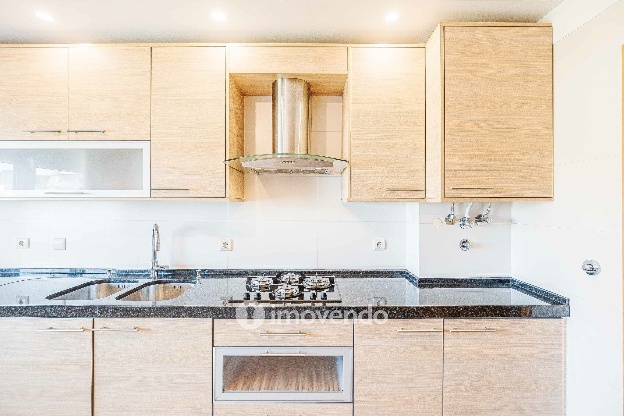 Apartamento T2 moderno, com estacionamento, na Póvoa de Santo Adrião