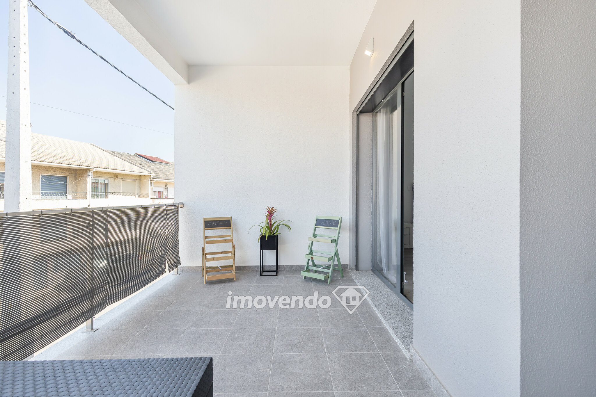 Moradia T2+2 de design moderno, com cozinha equipada, em Vale Milhaços