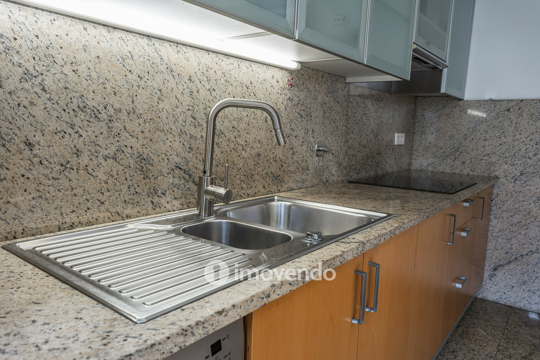 Apartamento T3, com áreas amplas e garagem, em Braga