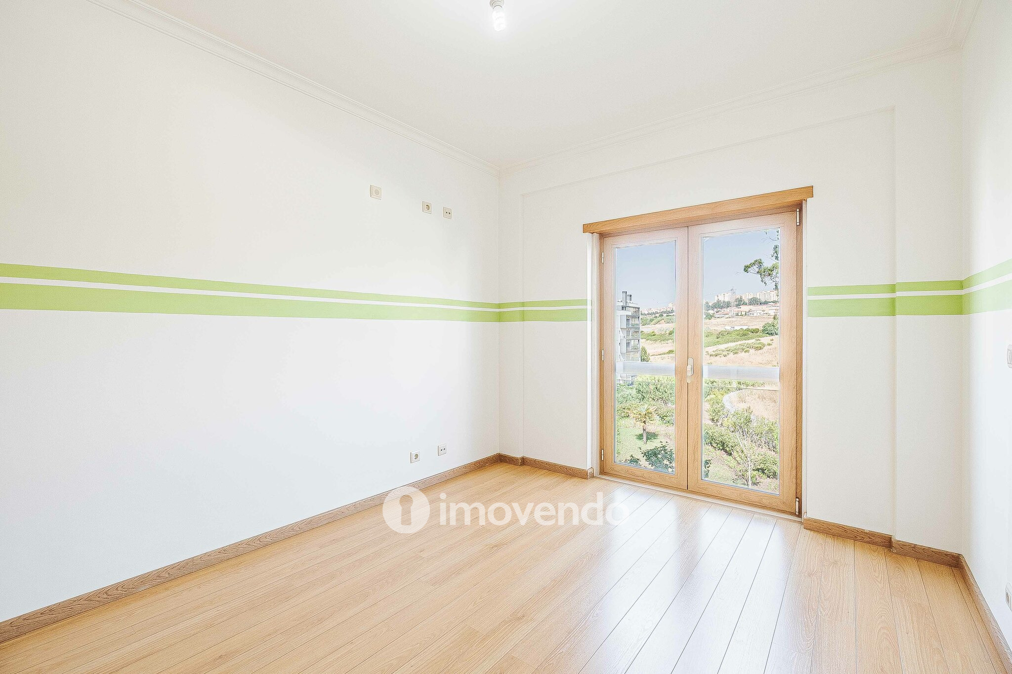 Apartamento T2 moderno, com estacionamento, na Póvoa de Santo Adrião