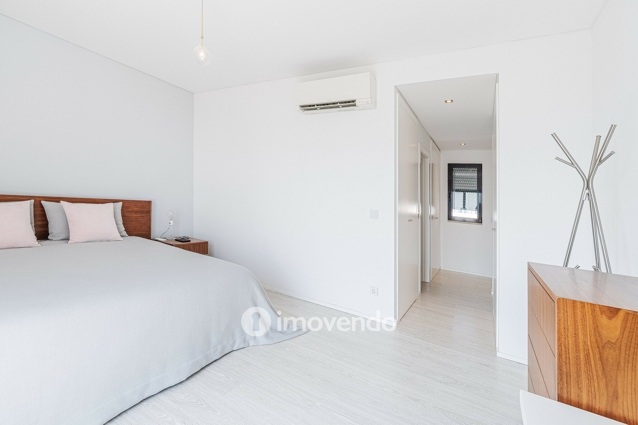 Moradia T3 moderna, com piscina e garagem, em Santo Antão do Tojal