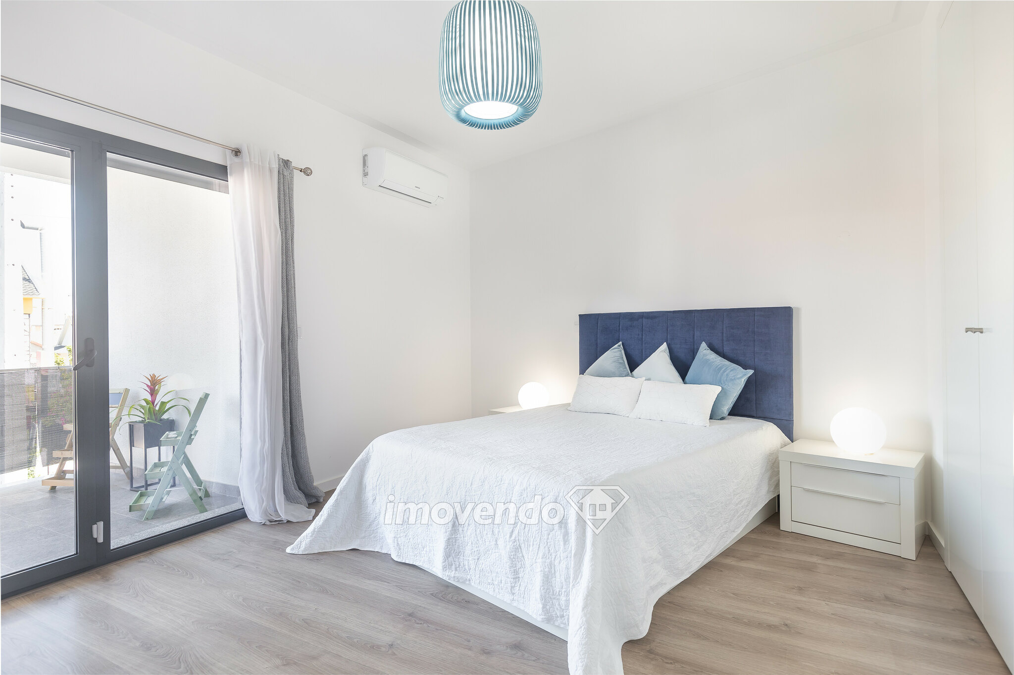Moradia T2+2 de design moderno, com cozinha equipada, em Vale Milhaços
