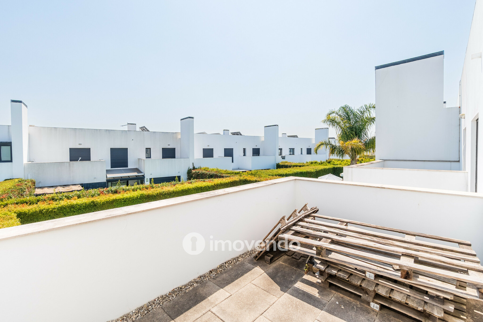 Moradia T3 moderna, com piscina e garagem, em Santo Antão do Tojal