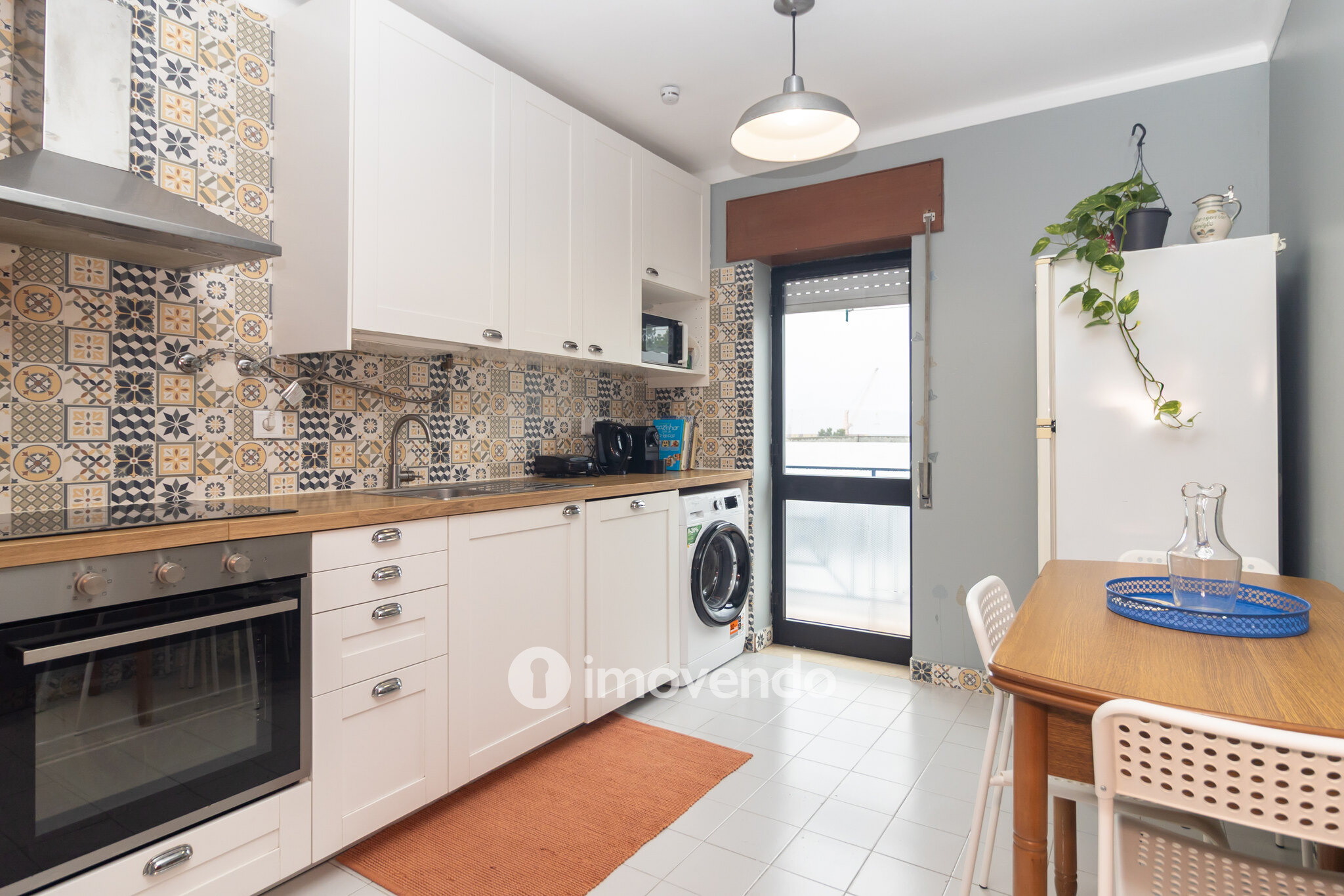 Apartamento T2 com áreas generosas e varanda, em Setúbal