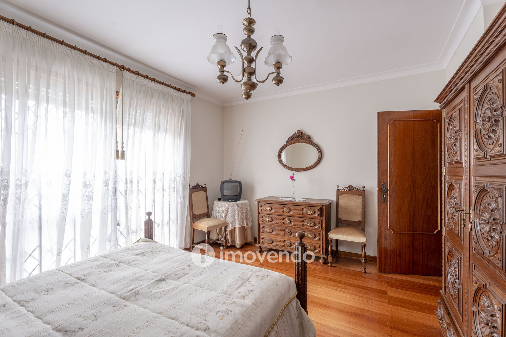 Moradia T4 com garagem, em Vila Nova da Telha, na Maia