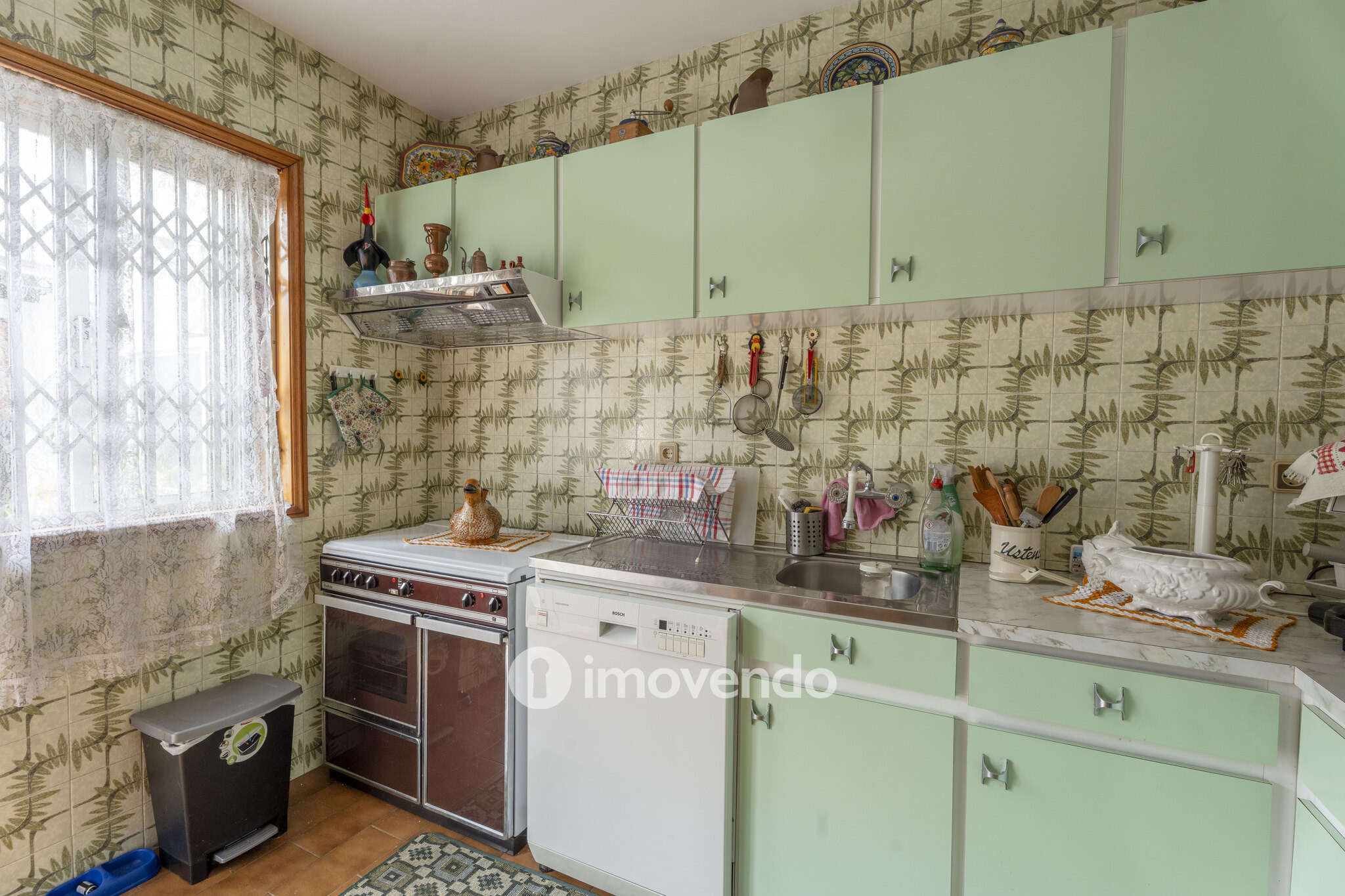 Moradia T4 com garagem, em Vila Nova da Telha, na Maia