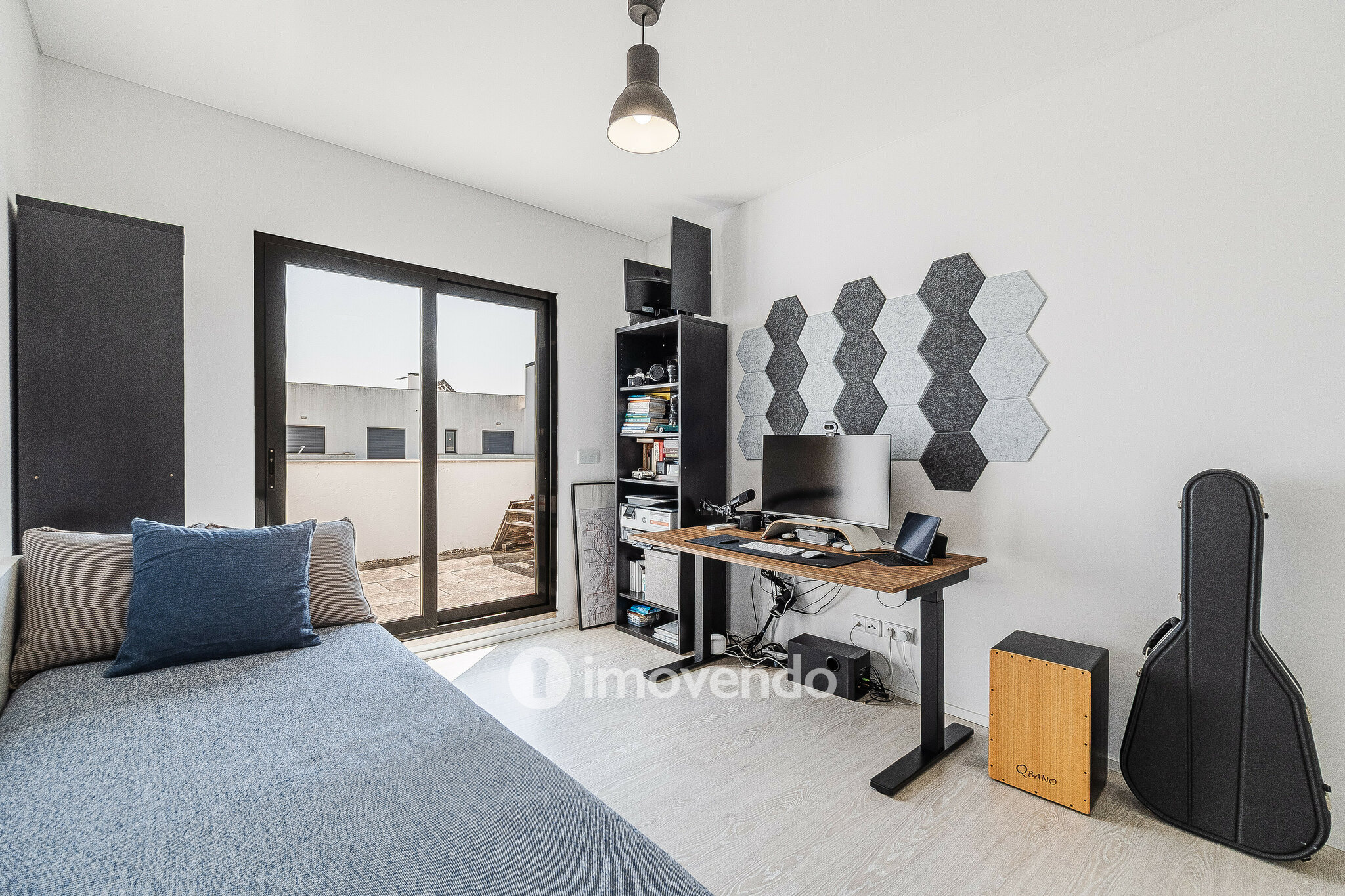 Moradia T3 moderna, com piscina e garagem, em Santo Antão do Tojal