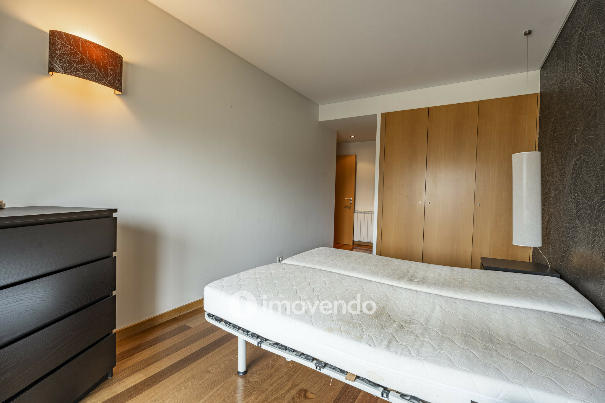 Apartamento T3, com áreas amplas e garagem, em Braga