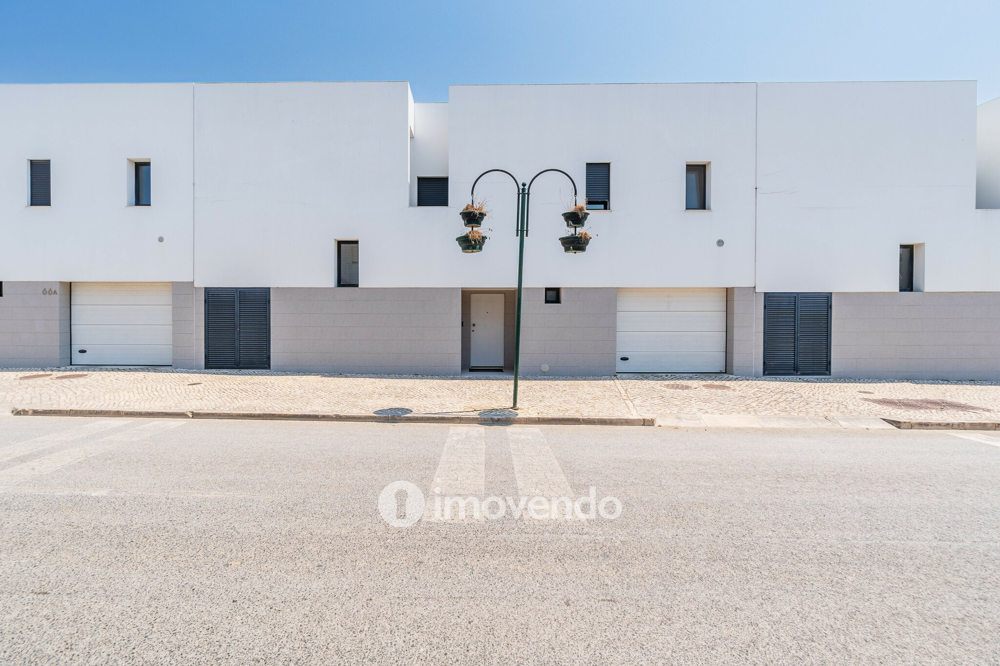 Moradia T3 moderna, com piscina e garagem, em Santo Antão do Tojal