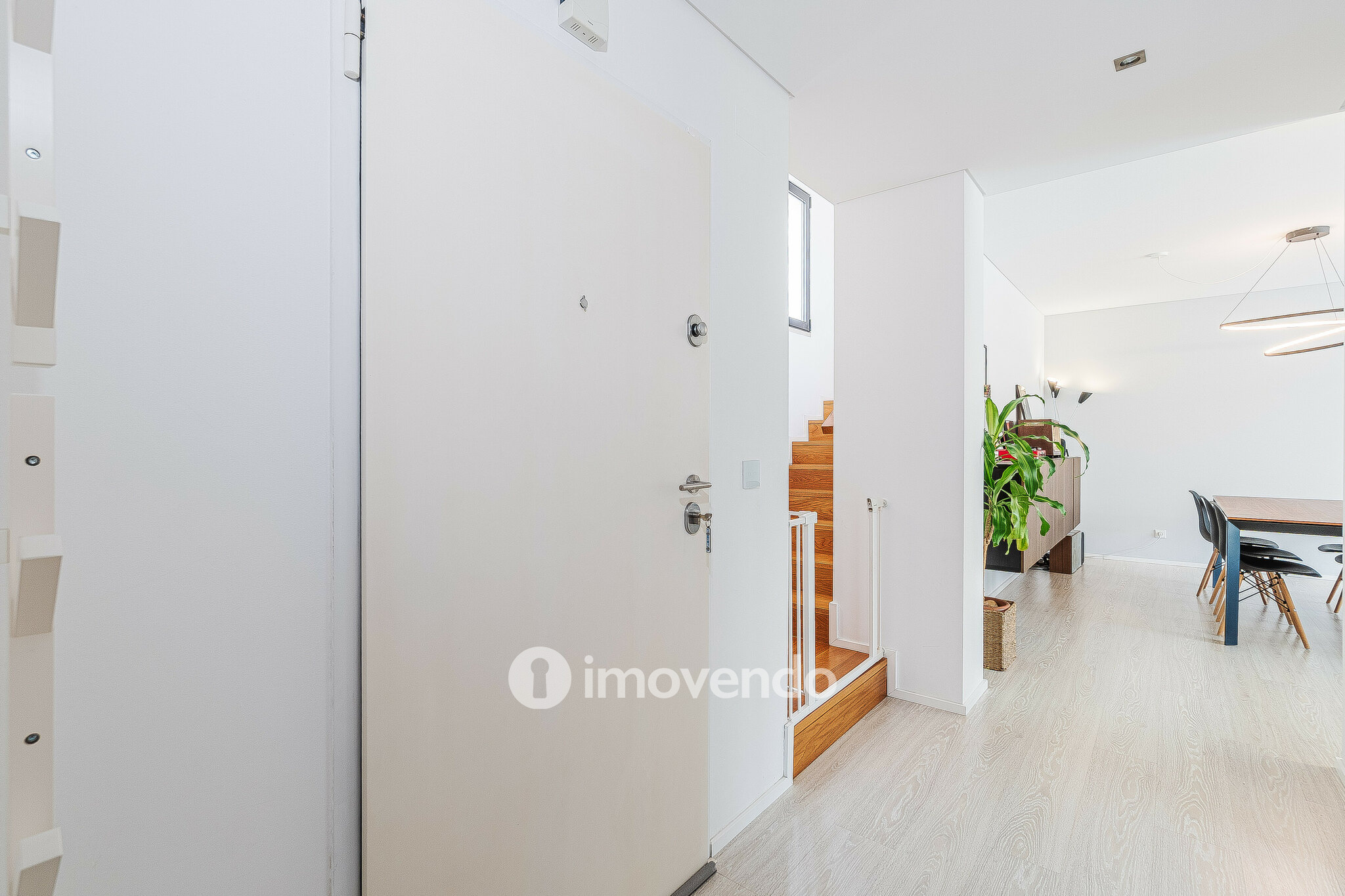 Moradia T3 moderna, com piscina e garagem, em Santo Antão do Tojal