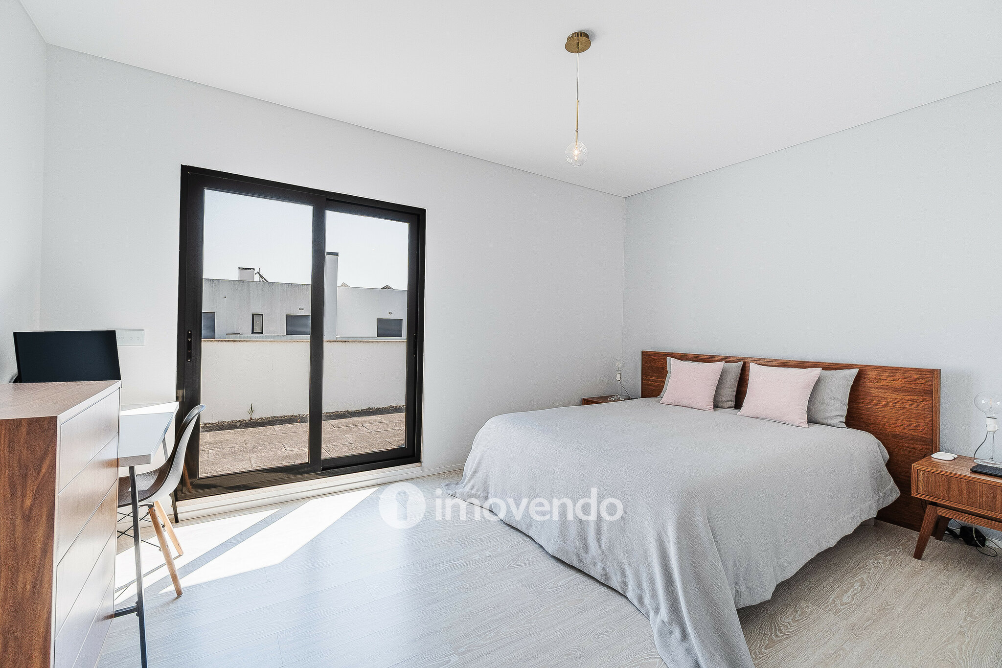 Moradia T3 moderna, com piscina e garagem, em Santo Antão do Tojal