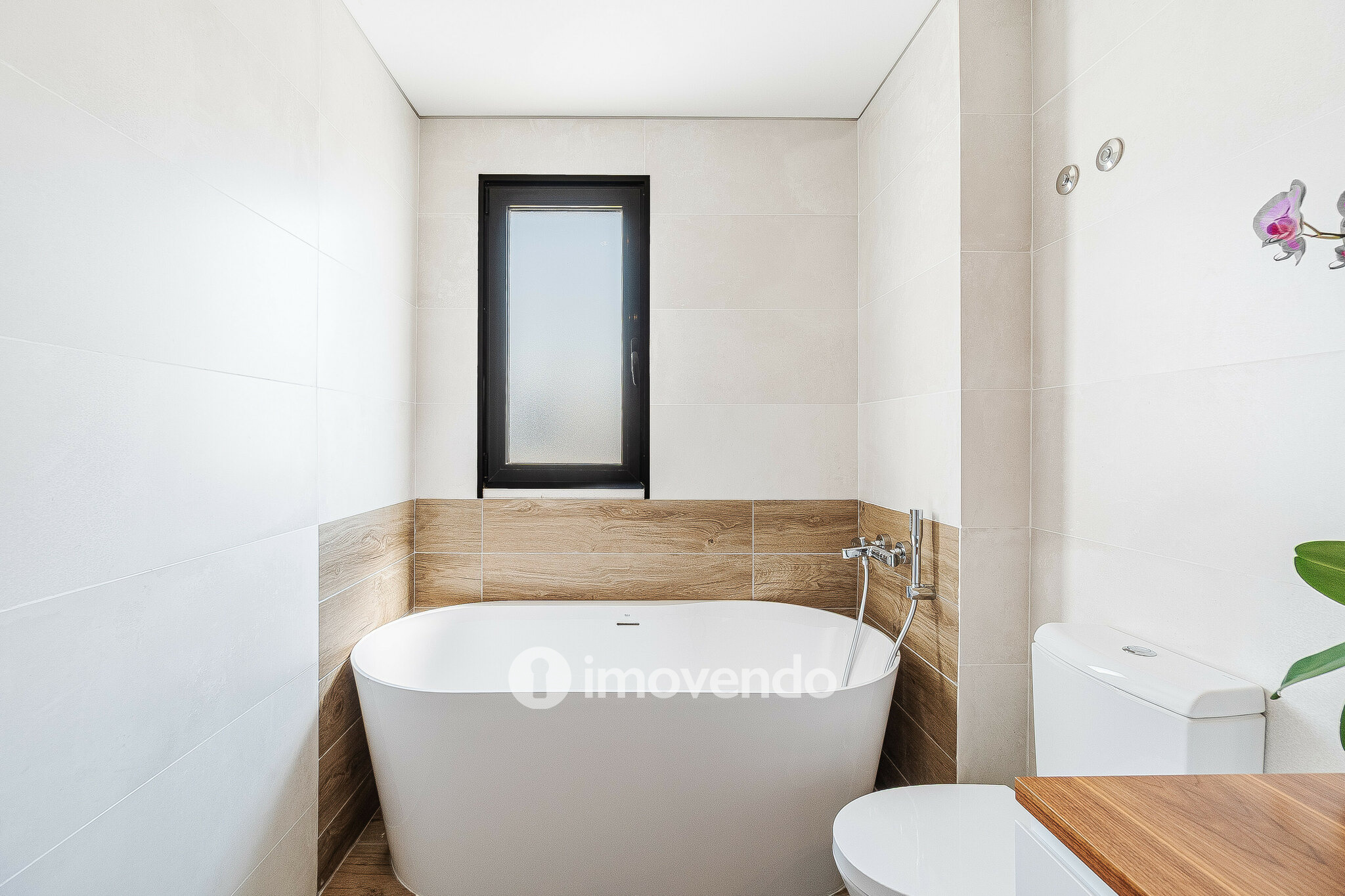 Moradia T3 moderna, com piscina e garagem, em Santo Antão do Tojal