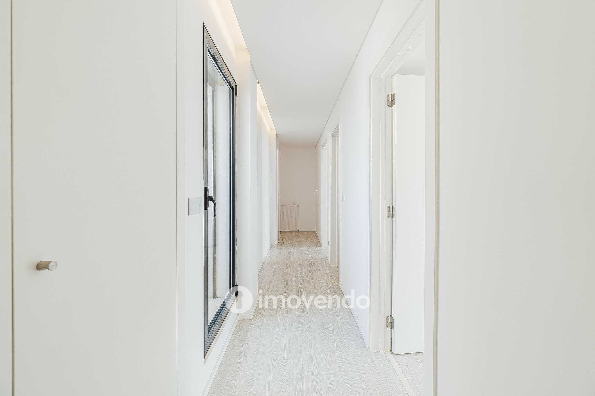 Moradia T3 moderna, com piscina e garagem, em Santo Antão do Tojal