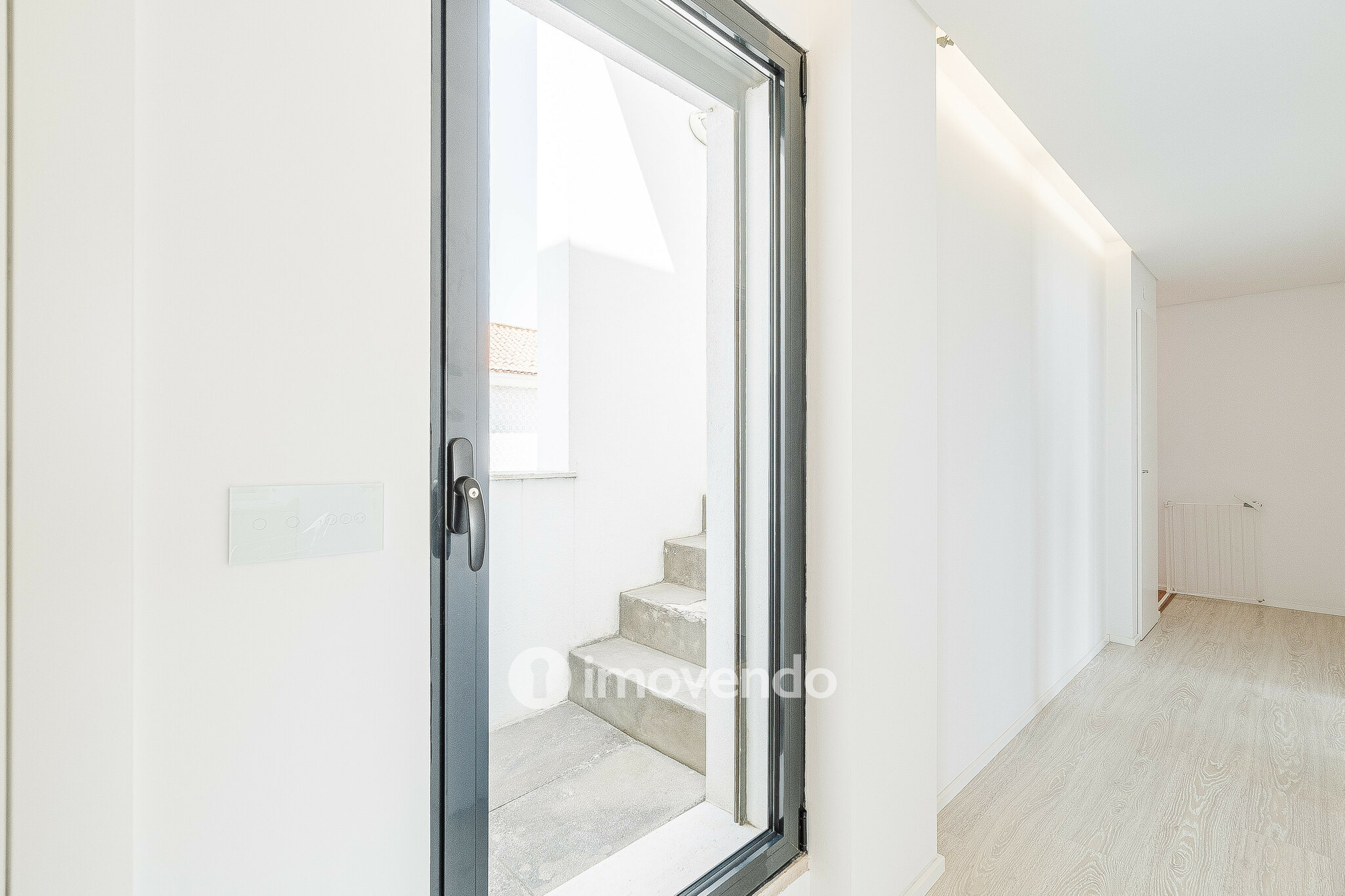 Moradia T3 moderna, com piscina e garagem, em Santo Antão do Tojal