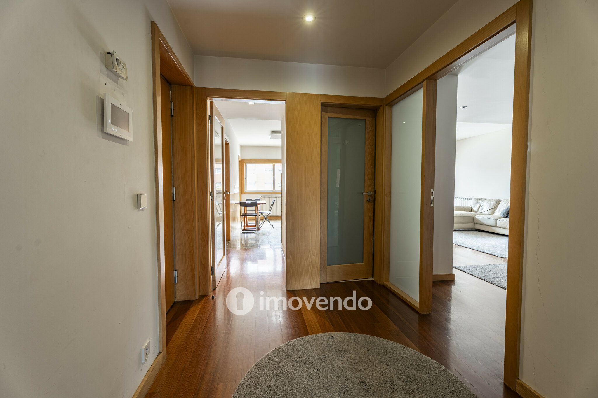 Apartamento T3, com áreas amplas e garagem, em Braga