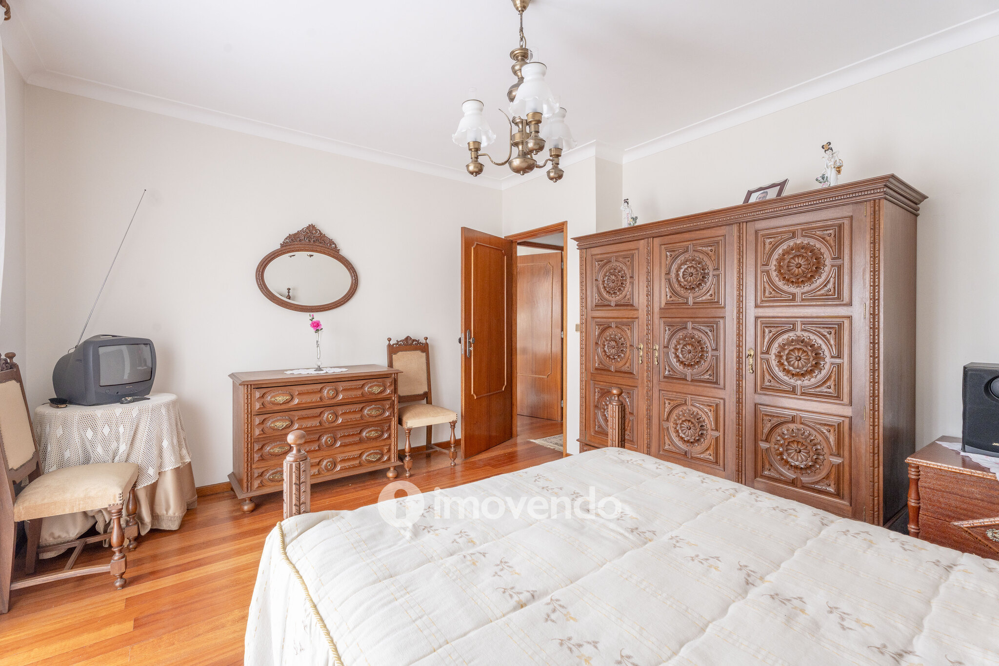 Moradia T4 com garagem, em Vila Nova da Telha, na Maia