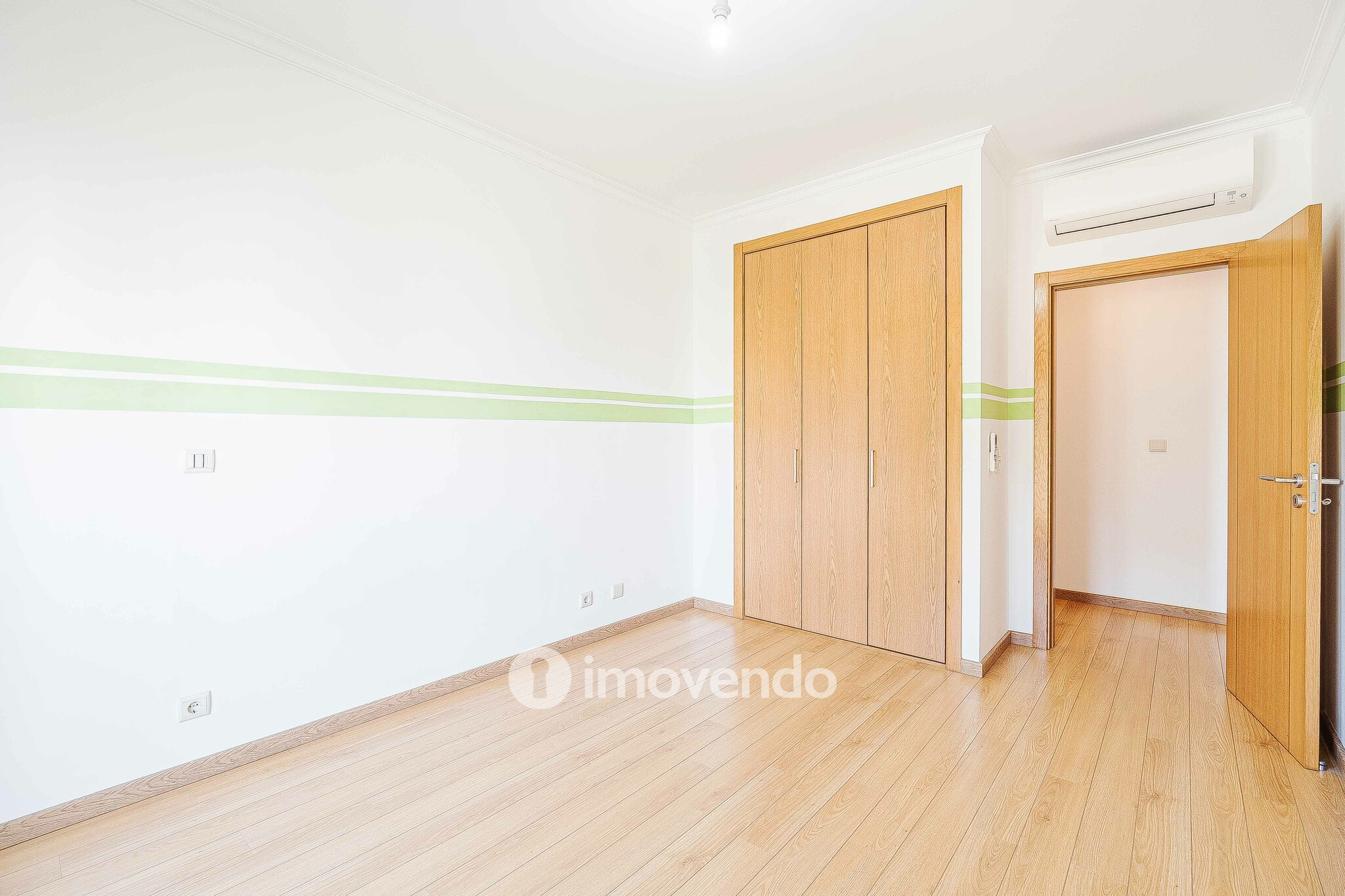 Apartamento T2 moderno, com estacionamento, na Póvoa de Santo Adrião